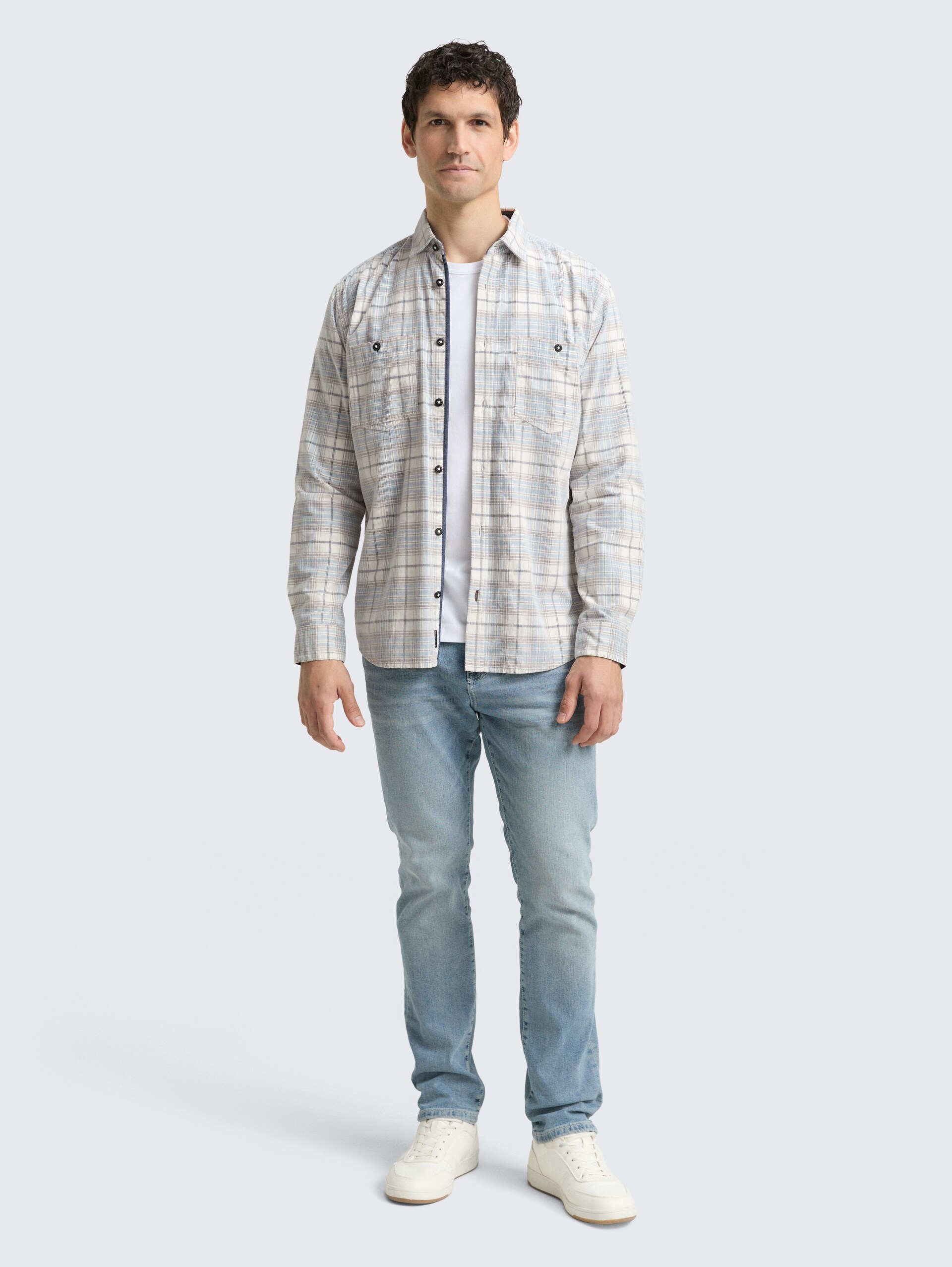 Regular Fit Cordhemd mit Karomuster - white blue cord check - Model-Vorderansicht