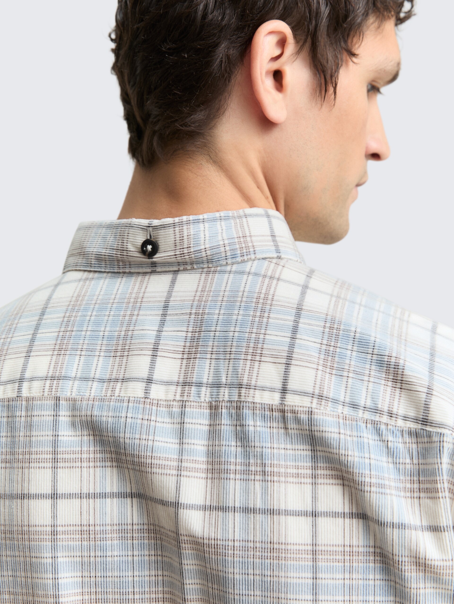 Regular Fit Cordhemd mit Karomuster - white blue cord check - Detail-Model-Ansicht