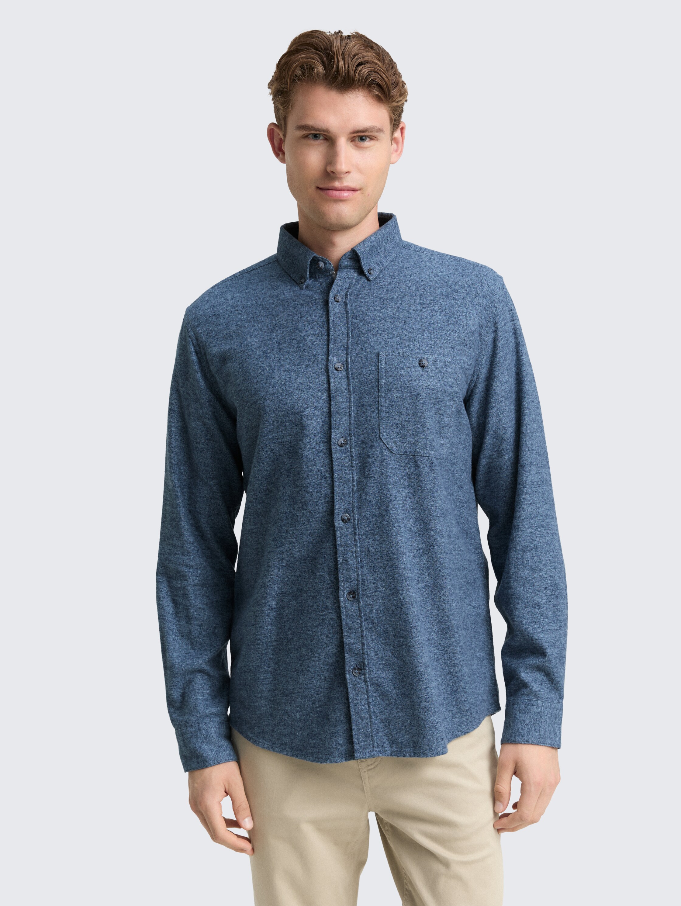 Regular fit soft-touch shirt in a melange look - light blue grindle structure - Neckline model front view