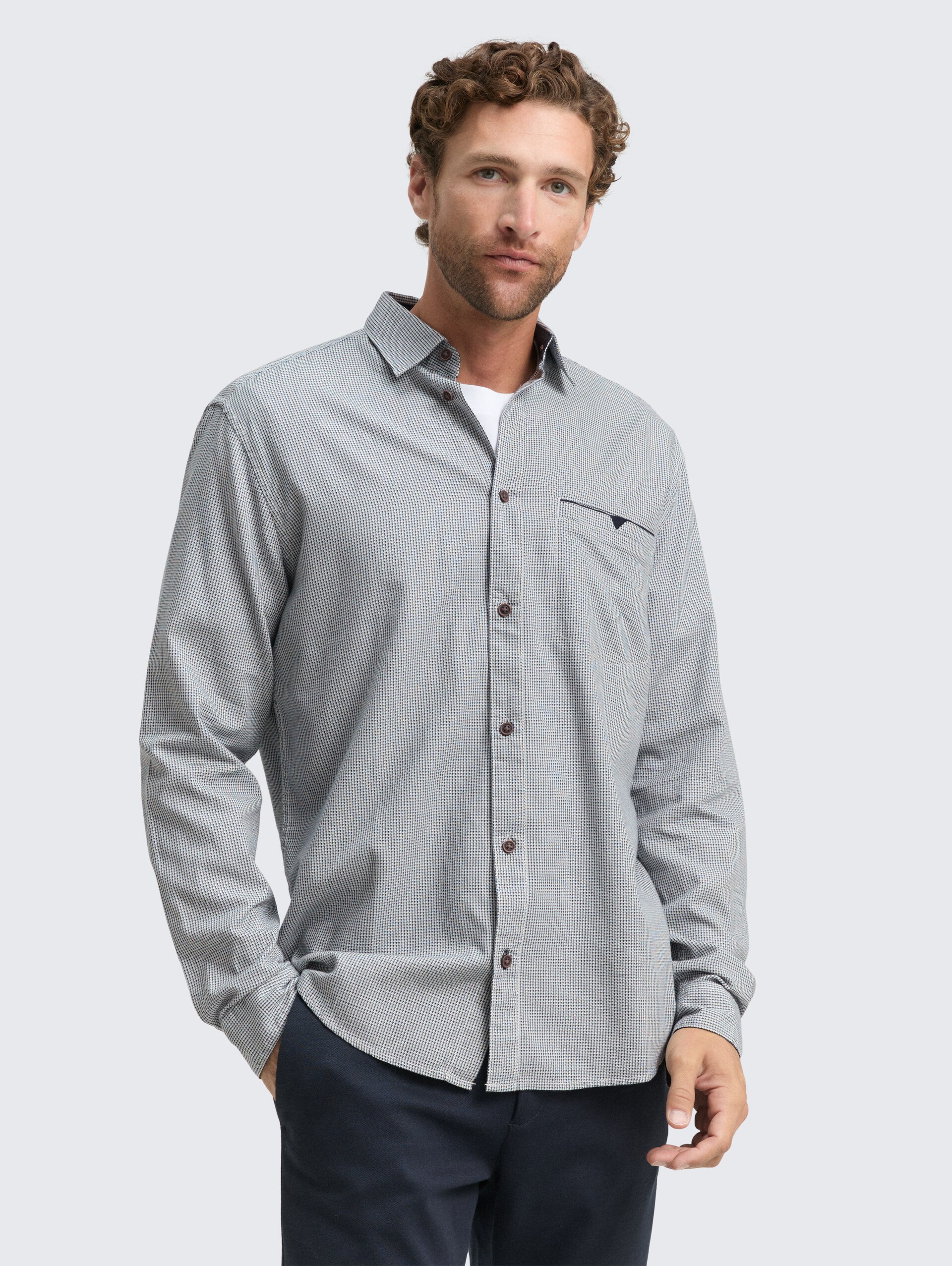 Regular Fit Hemd mit Brusttasche - blue small structure - Ausschnitt Model-Vorderansicht
