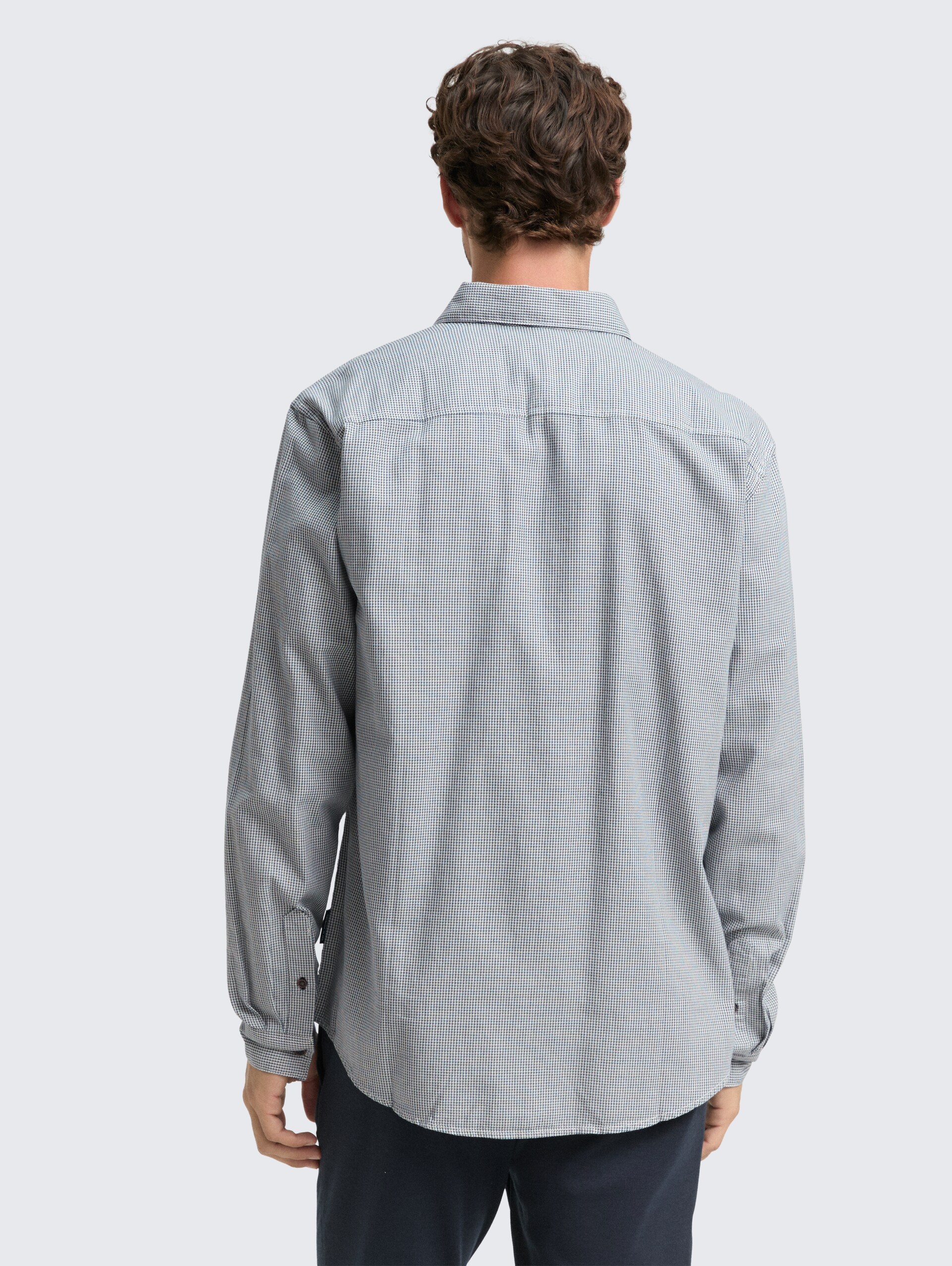 Regular Fit Hemd mit Brusttasche - blue small structure - Auschnitt Model-Rückansicht
