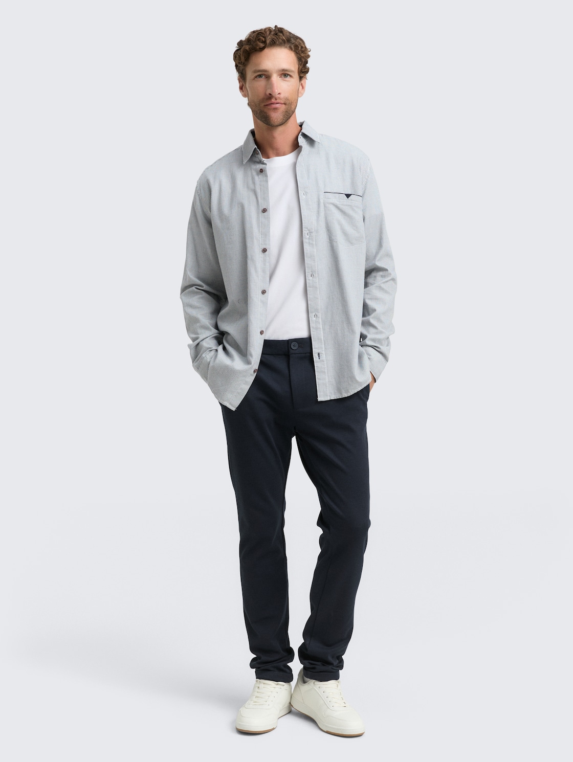 Regular Fit Hemd mit Brusttasche - blue small structure - Model-Vorderansicht