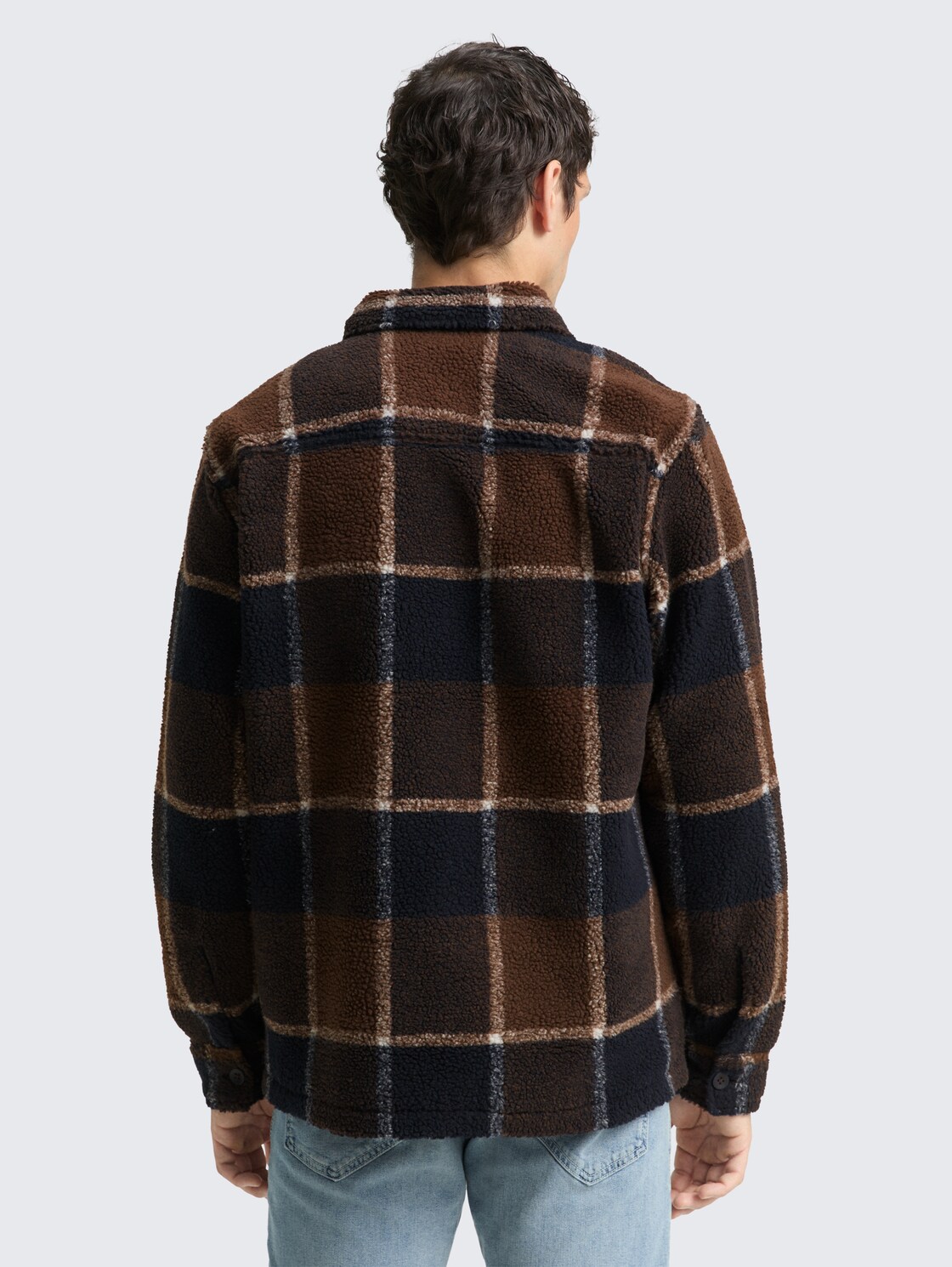 Teddy Overshirt mit Karomuster - brown navy check - Auschnitt Model-Rückansicht