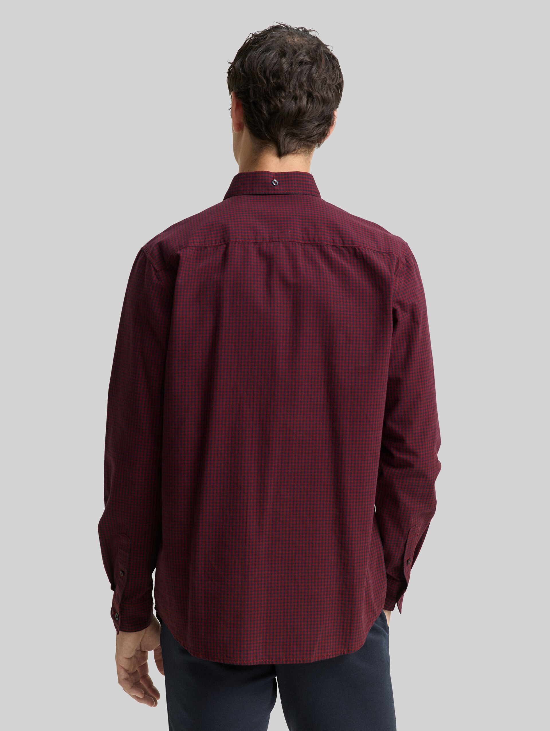 Regular Fit Hemd mit Karomuster - red vichy check - Auschnitt Model-Rückansicht