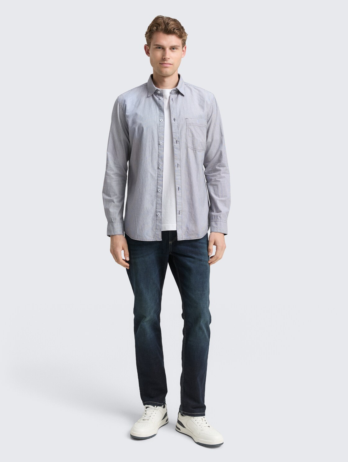 Fitted Hemd aus Baumwolle - blue stripe - Model-Vorderansicht