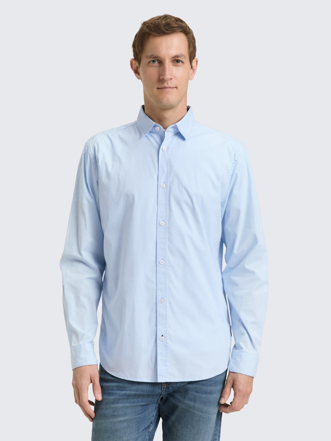 Regular Fit Hemd mit Stretch - Light Metal Blue - Ausschnitt Model-Vorderansicht