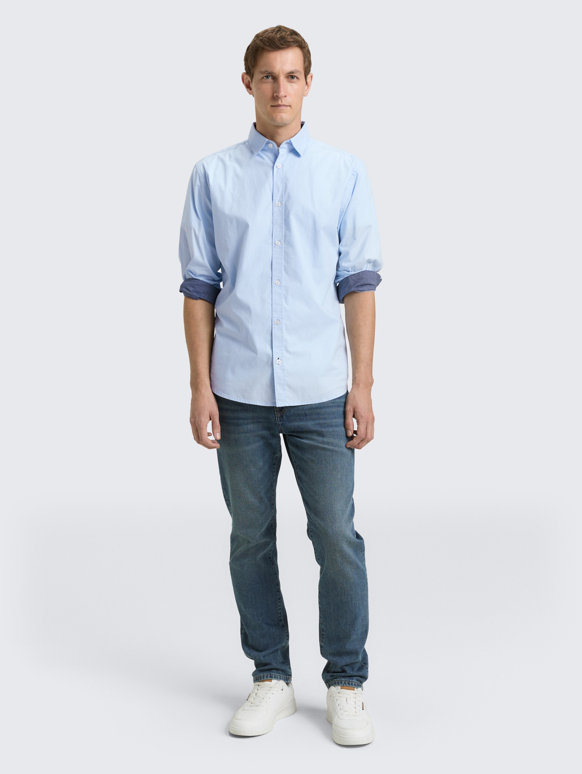 Regular Fit Hemd mit Stretch - Light Metal Blue - Model-Vorderansicht