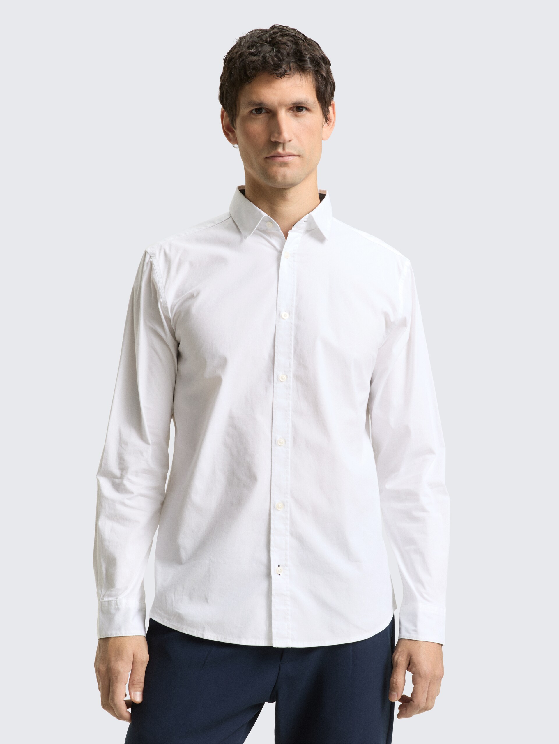 Regular Fit Hemd mit Stretch - White - Ausschnitt Model-Vorderansicht