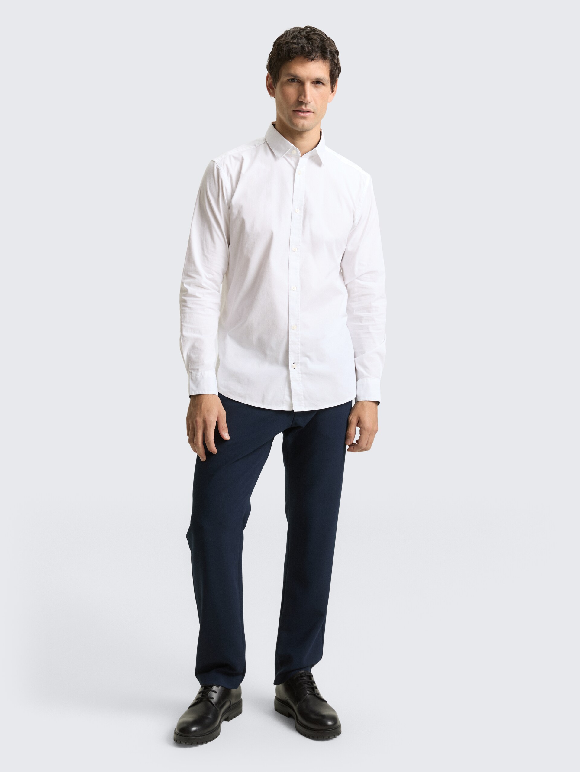 Regular Fit Hemd mit Stretch - White - Model-Vorderansicht