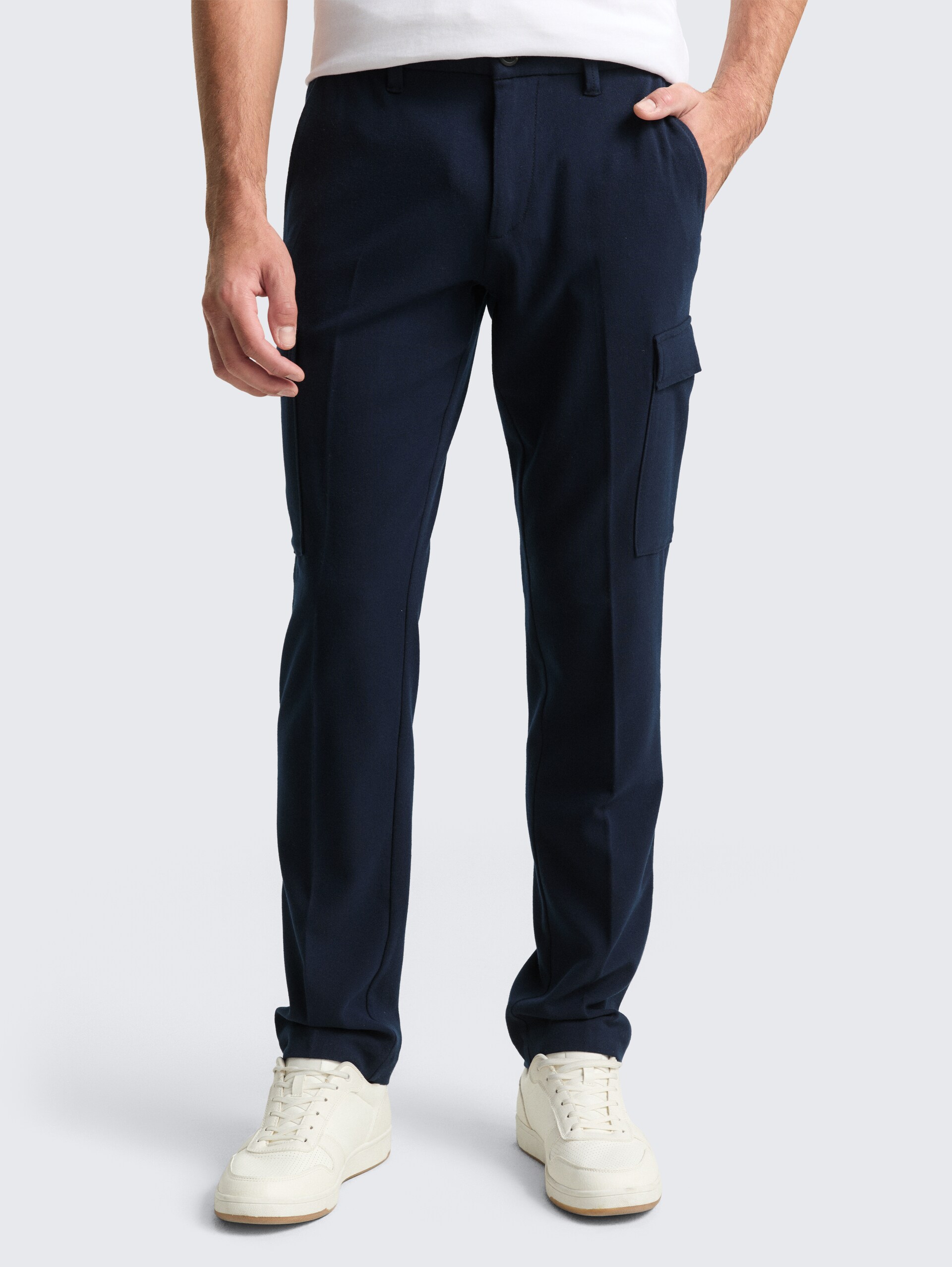 TTTAPERED Cargo Hose - sky captain blue - Ausschnitt Model-Vorderansicht