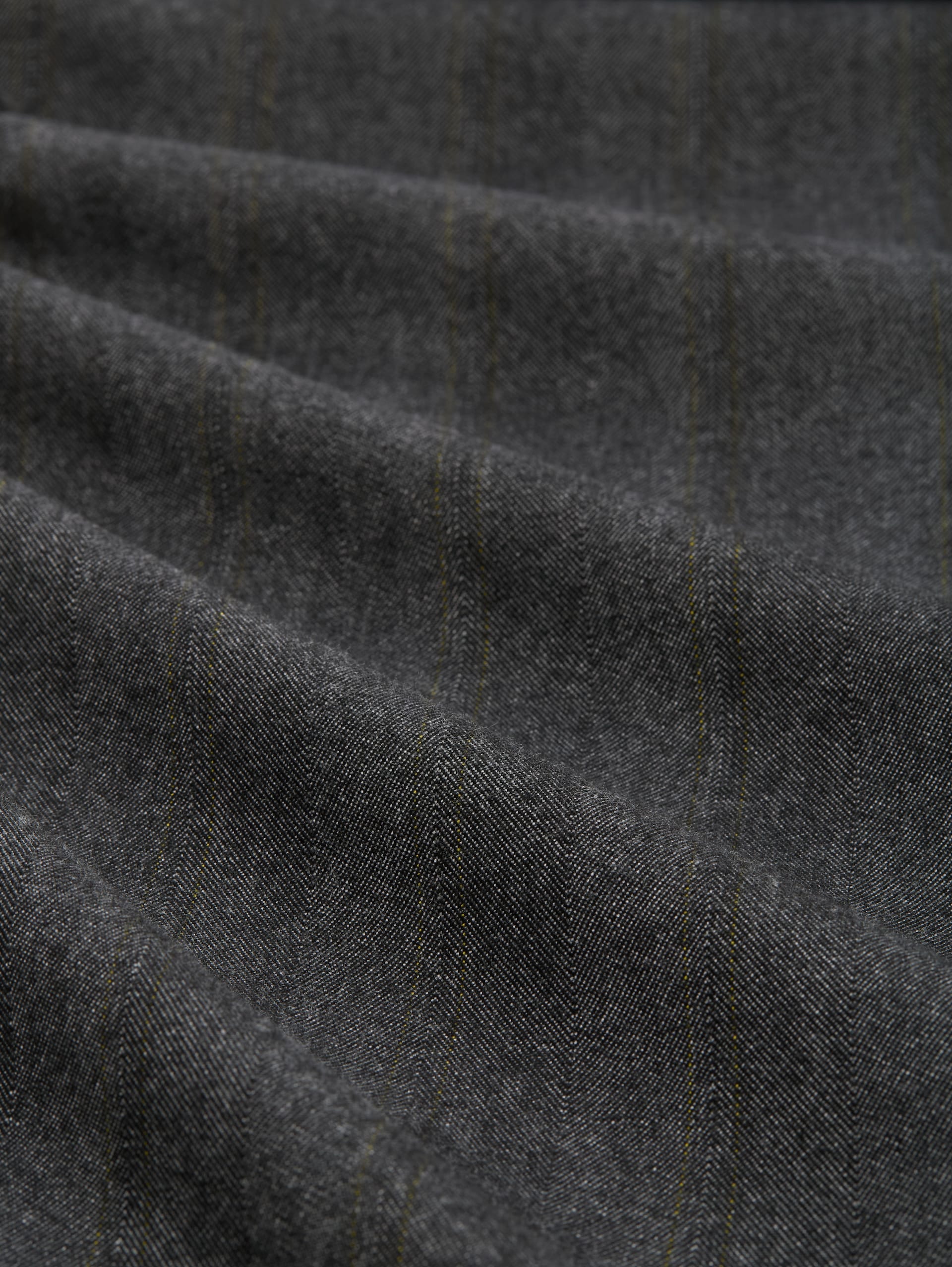 TTREGULAR Chino Hose - dark grey herringbone stripe - Material-Ansicht