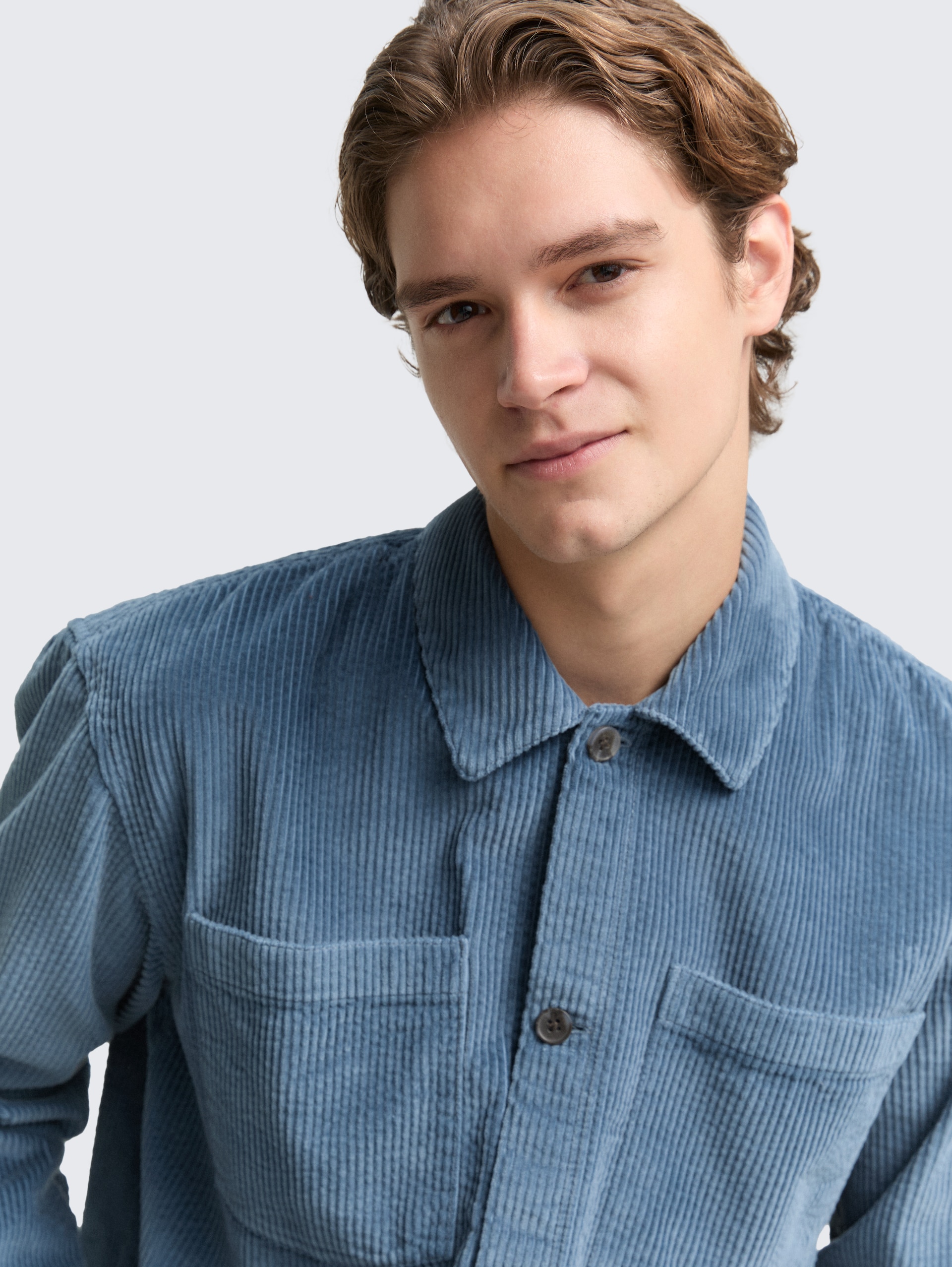 Overshirt aus Cord - dusty denim blue - Detail-Model-Ansicht