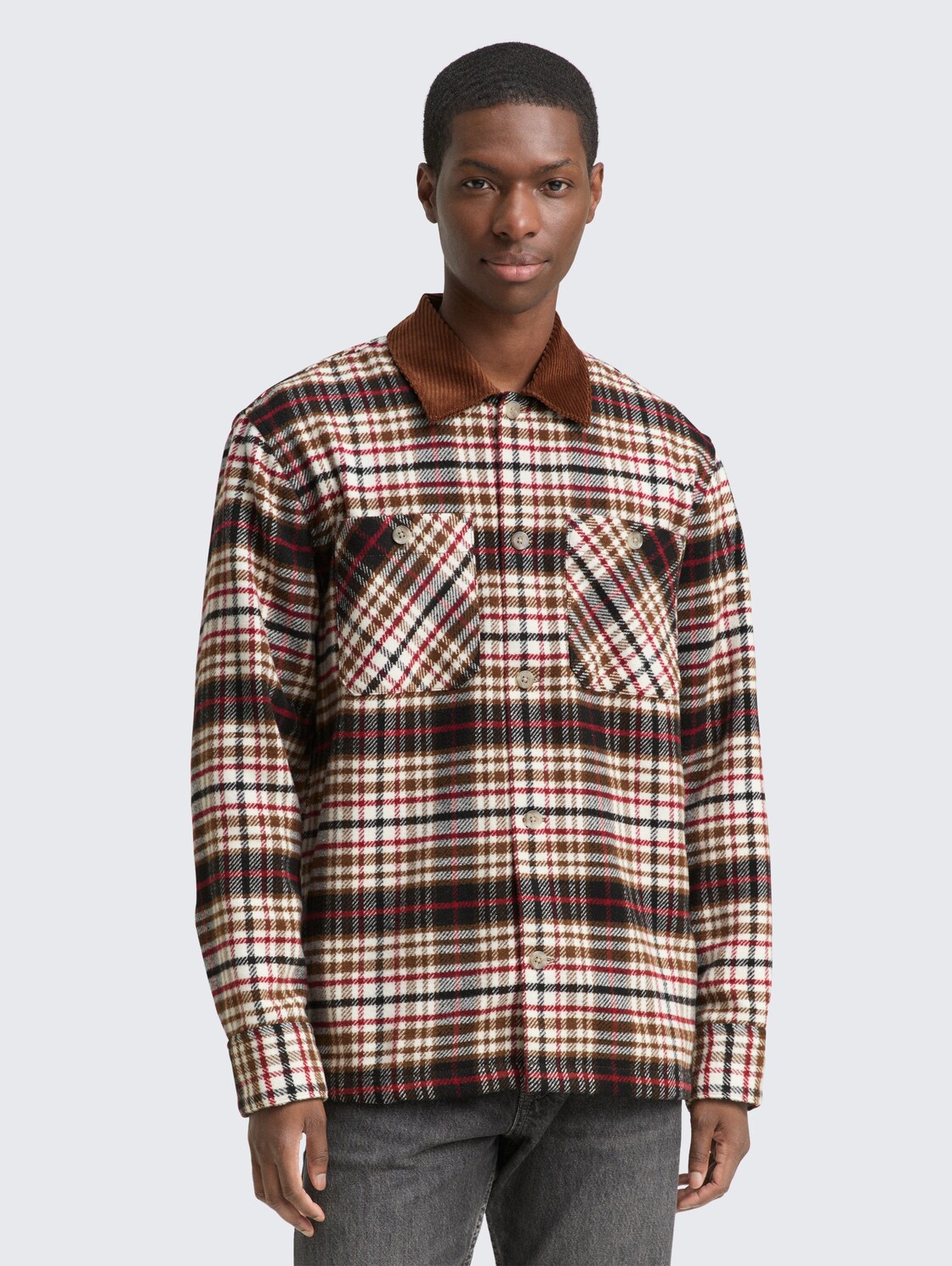 Overshirt mit Karomuster - brown red black check - Ausschnitt Model-Vorderansicht