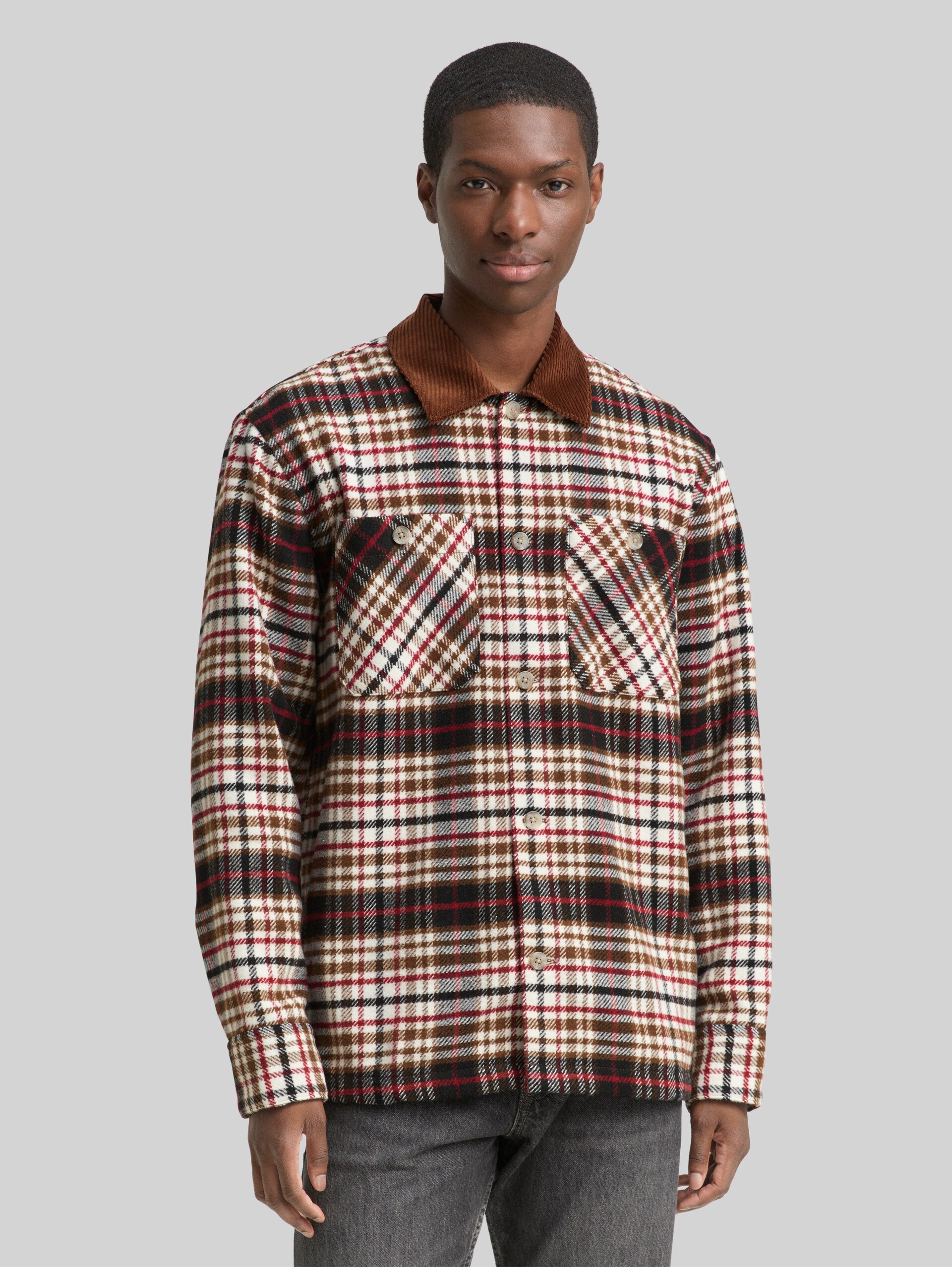 Overshirt mit Karomuster - brown red black check - Ausschnitt Model-Vorderansicht