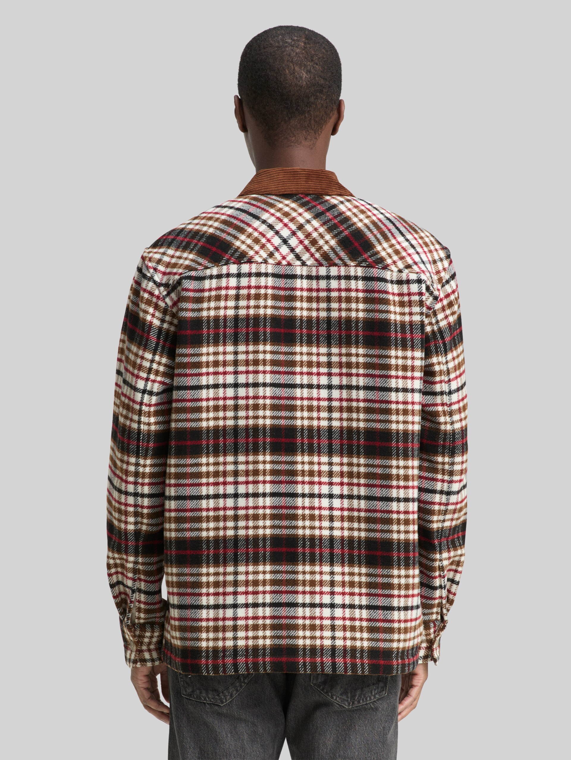 Overshirt mit Karomuster - brown red black check - Auschnitt Model-Rückansicht
