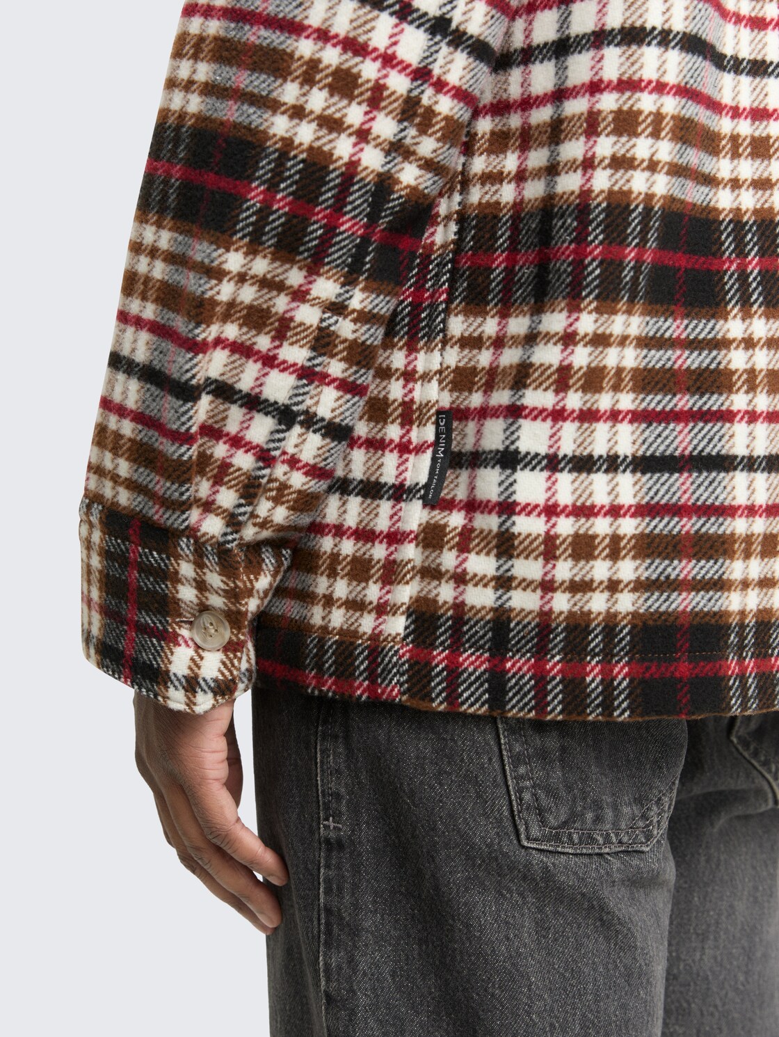 Overshirt mit Karomuster - brown red black check - Detail-Model-Ansicht