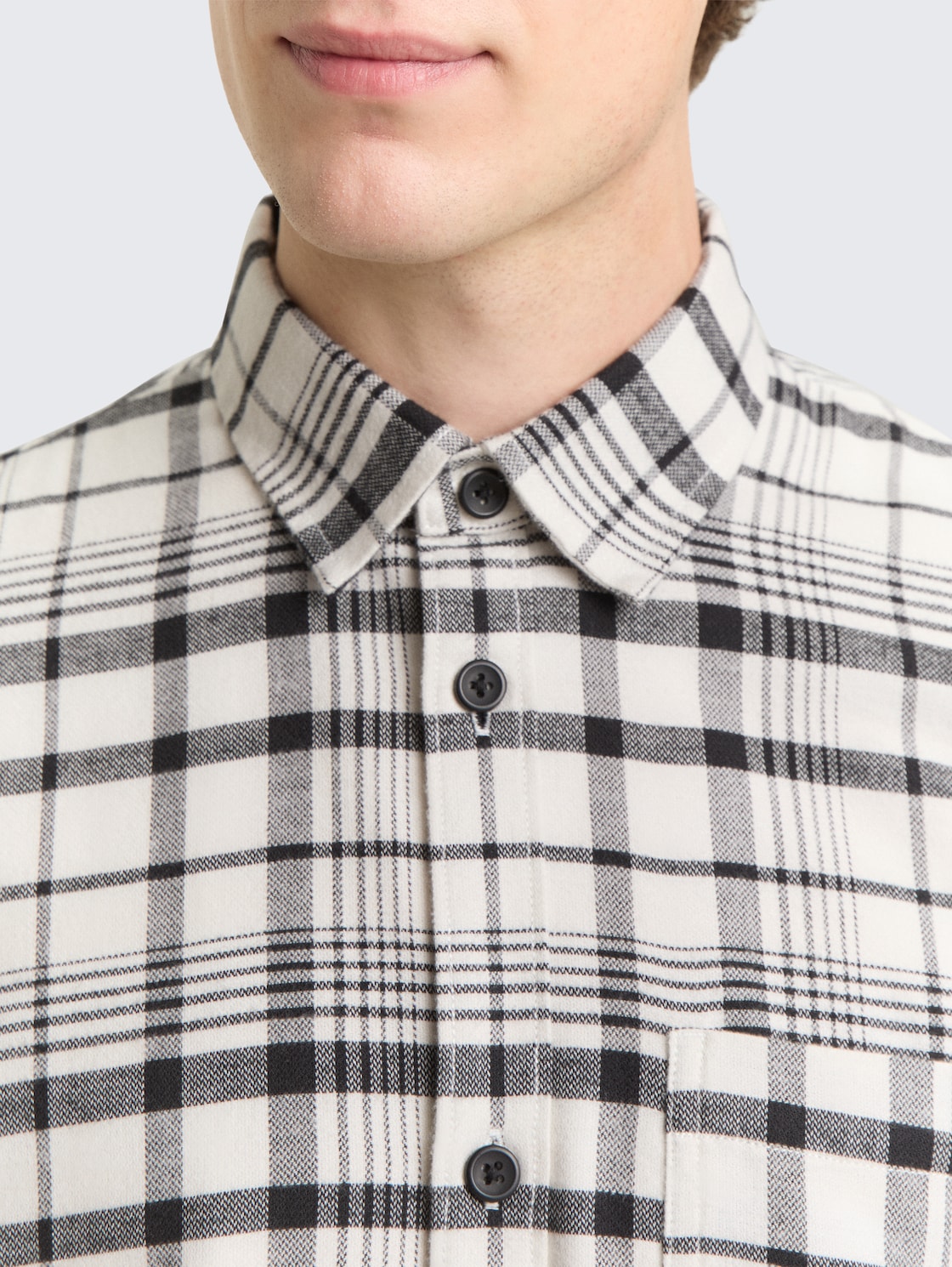 Relaxed Fit Hemd mit Karomuster - greyish white black check - Detail-Model-Ansicht