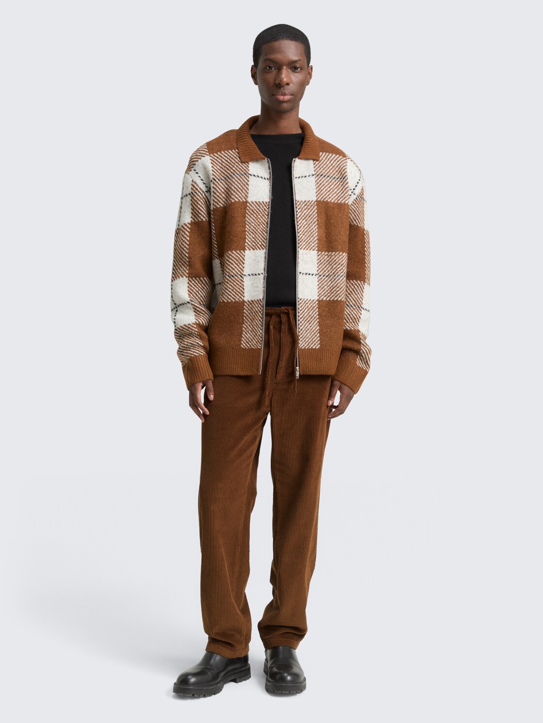 TTRELAXED Chino Hose aus Cord - Golden Clay - Model-Vorderansicht