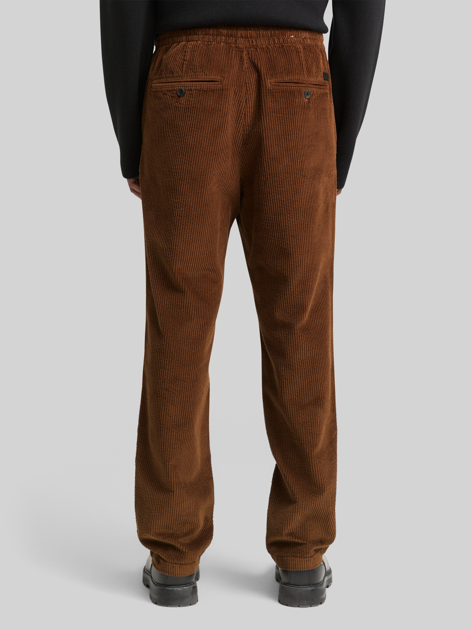 TTRELAXED Chino Trousers in Corduroy - Golden Clay - Neckline model-back view