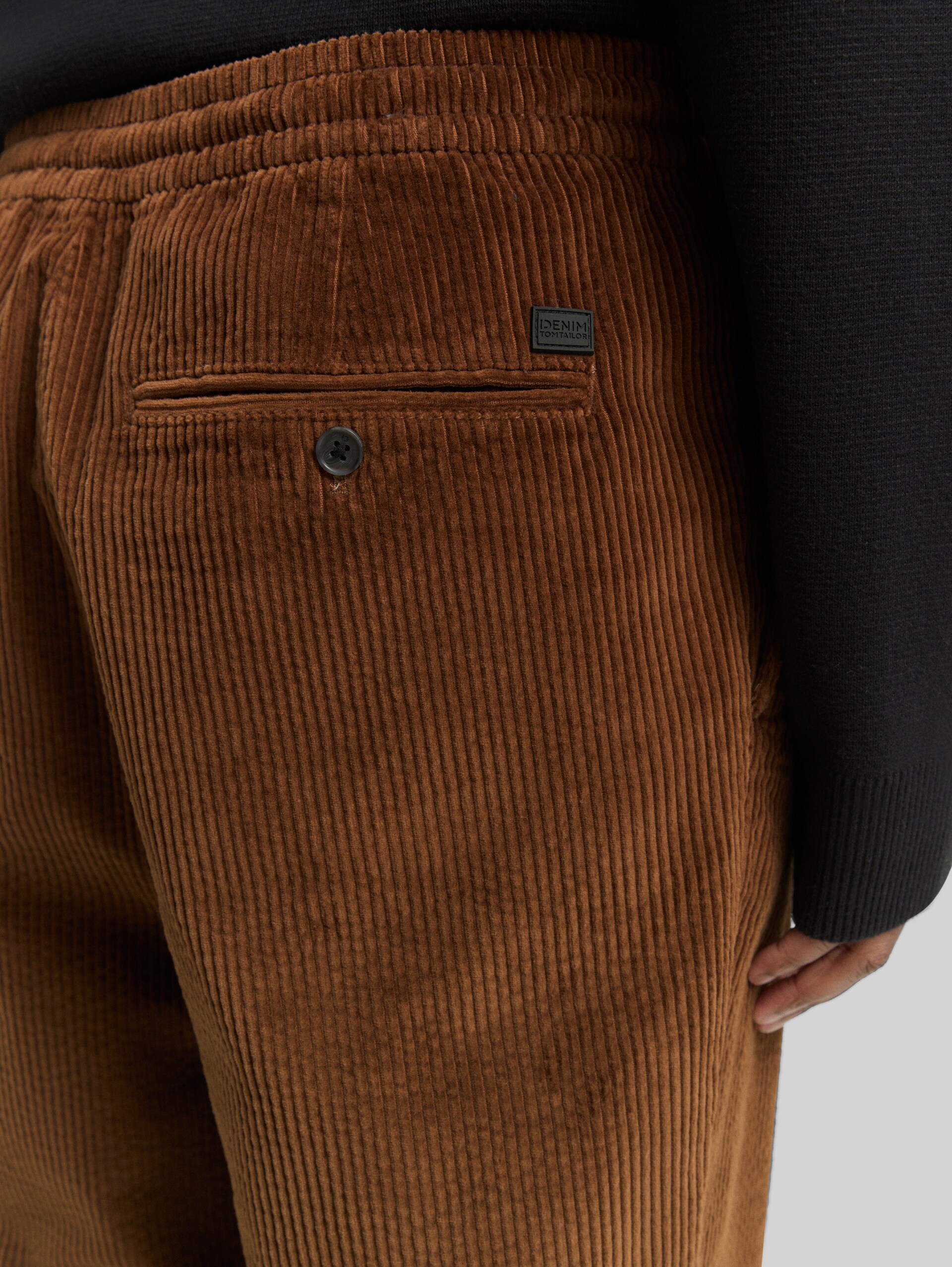 TTRELAXED Chino Trousers in Corduroy - Golden Clay - Detail model view