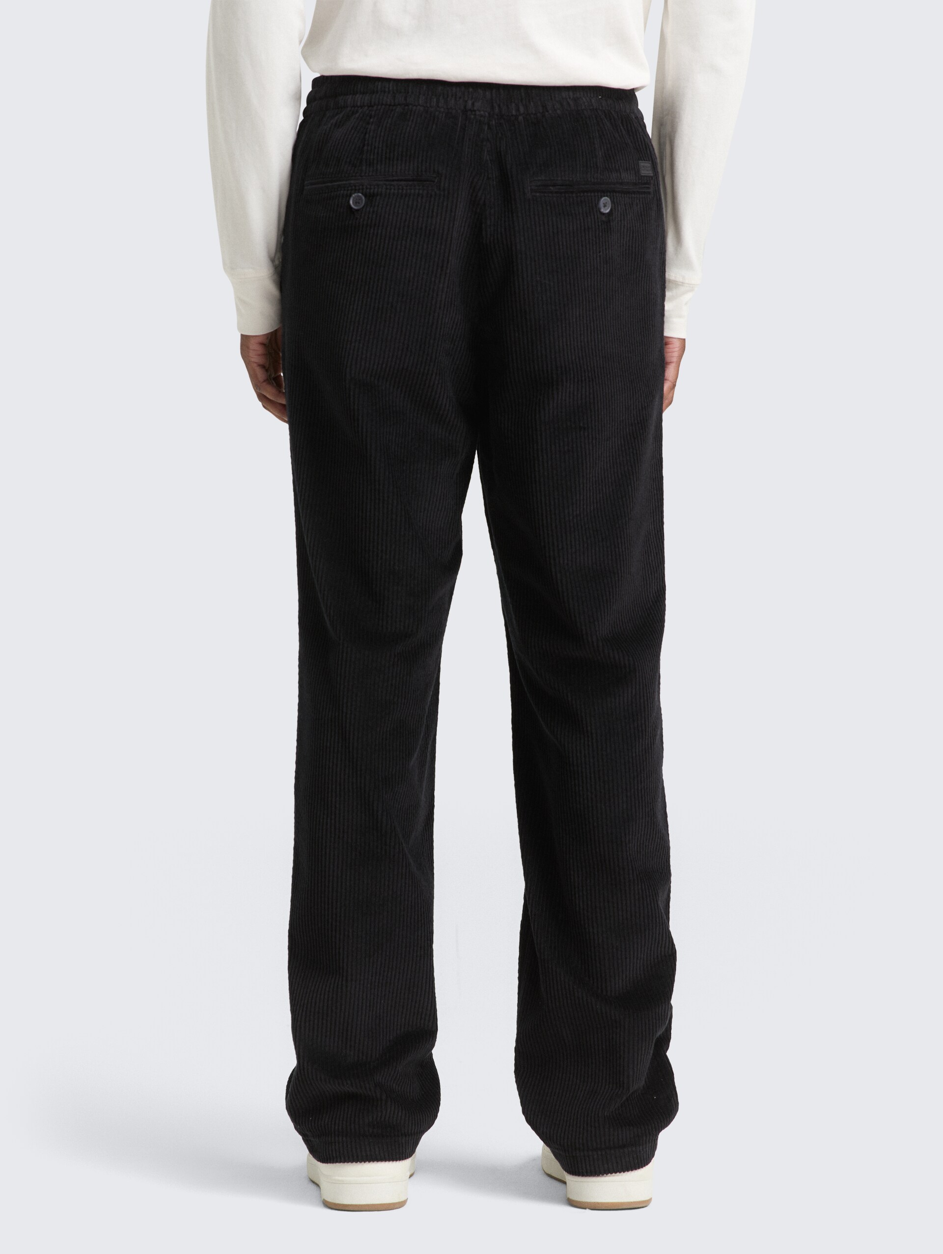 TTRELAXED Chino Hose aus Cord - Black - Auschnitt Model-Rückansicht