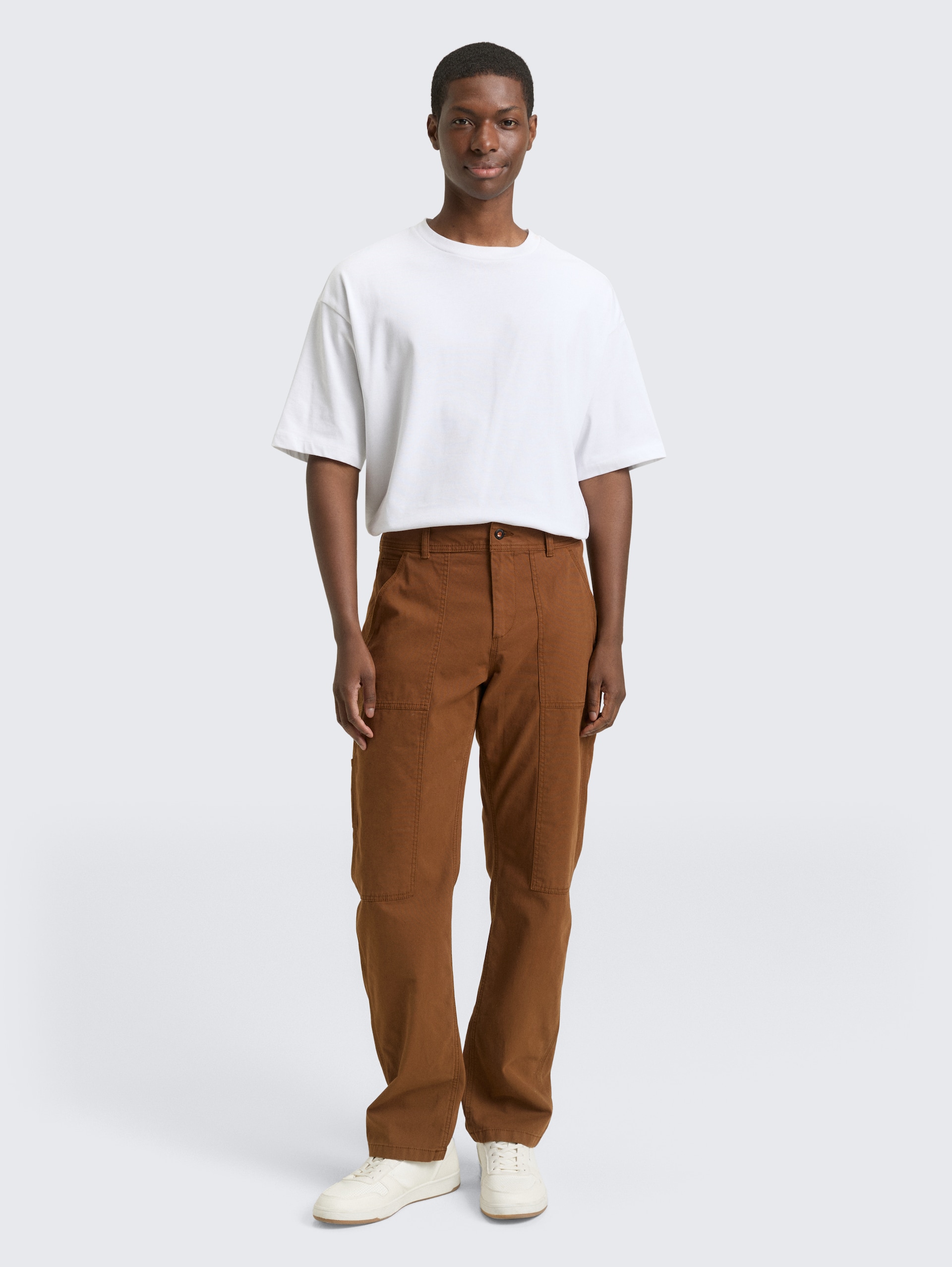 TTLOOSE Hose im Utility-Look - Golden Clay - Model-Vorderansicht
