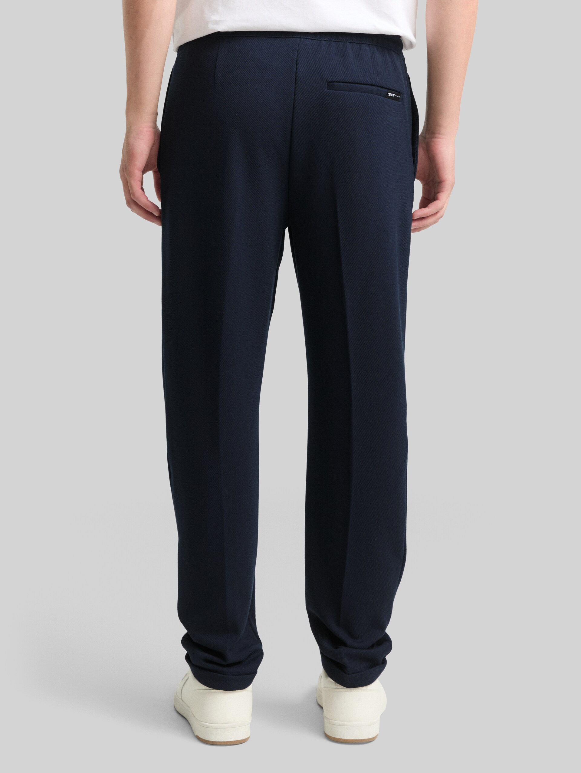 TTTAPERED trousers - sky captain blue - Neckline model-back view