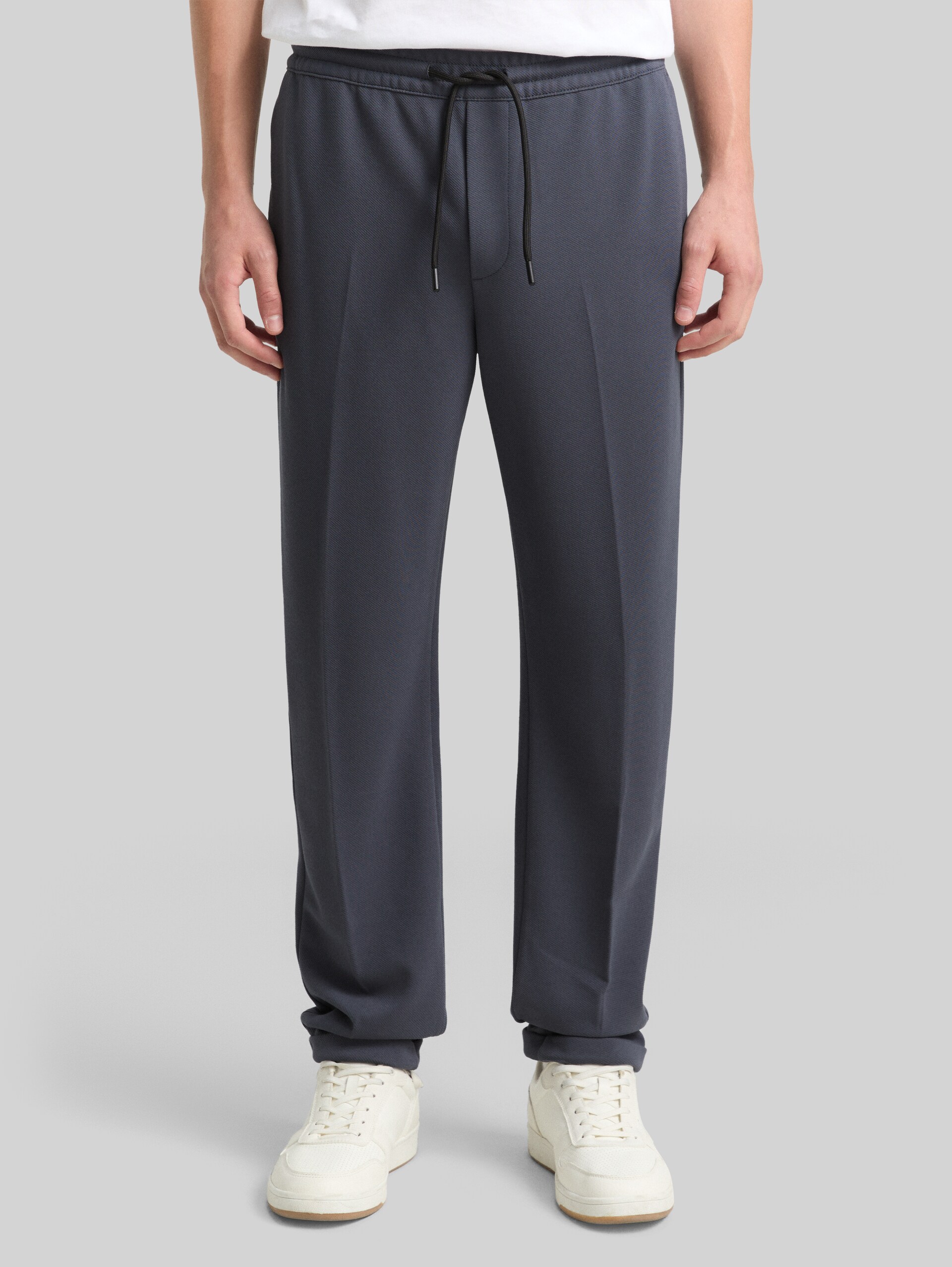 TTTAPERED trousers - urban medium grey - Neckline model front view