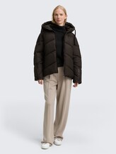 Veste matelassée avec capuche - deep black - vue latérale du modèle