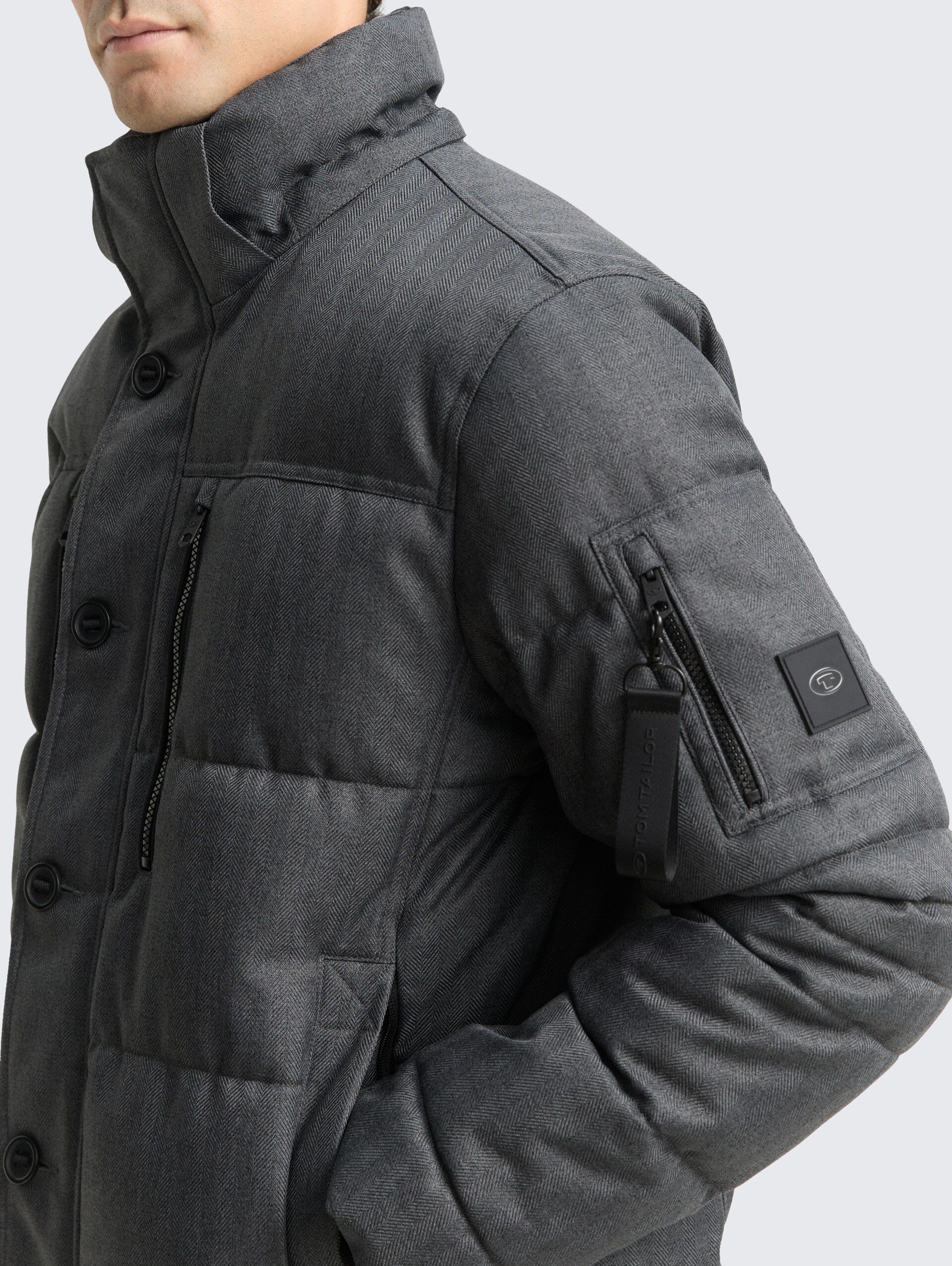 Puffer-Jacke mit abnehmbarer Kapuze - anthracite melange herringbone - Detail-Model-Ansicht
