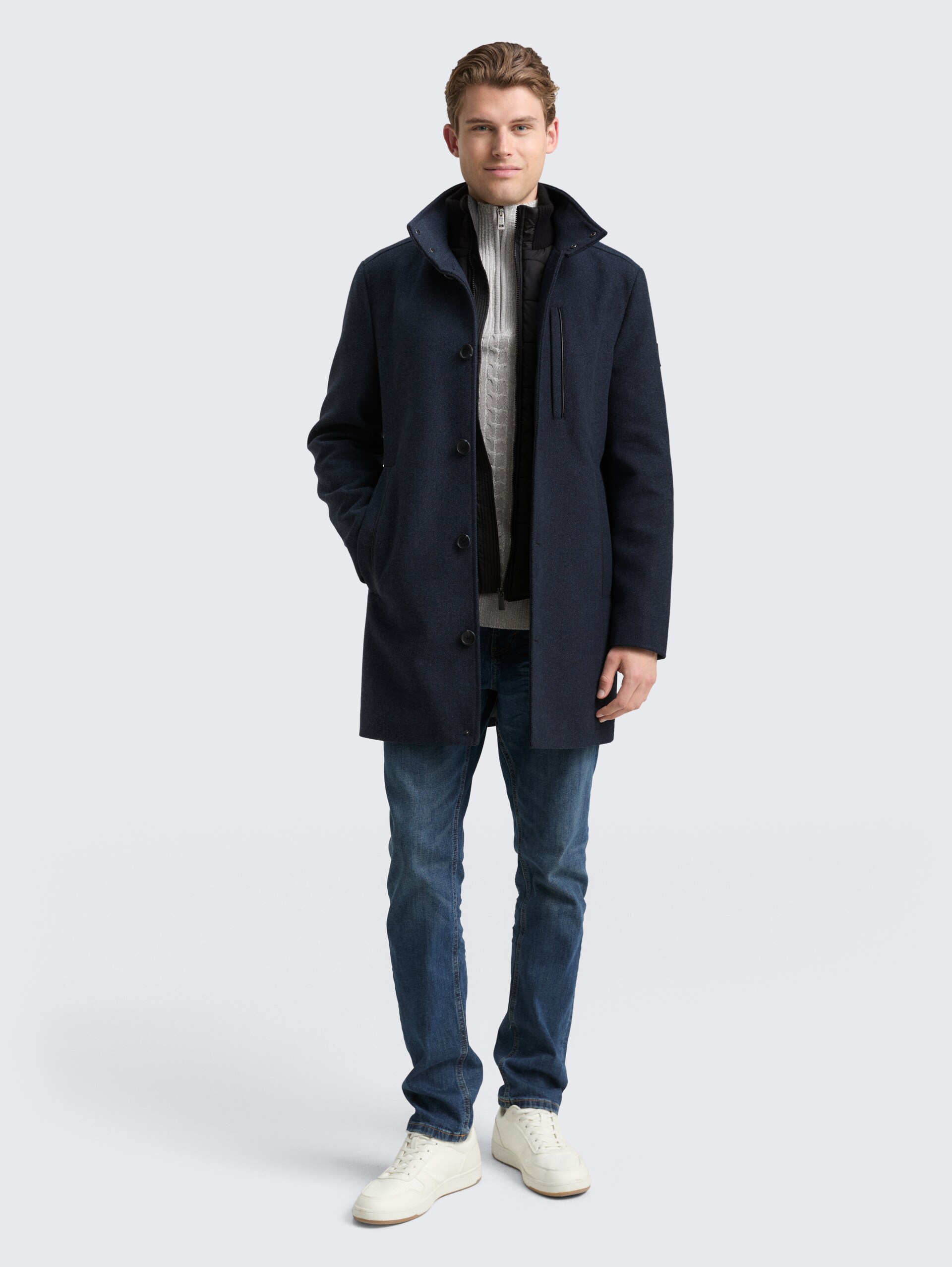 2-in-1 Wollmantel mit abnehmbarer Innenjacke - blue small herringbone - seitliche Model-Ansicht