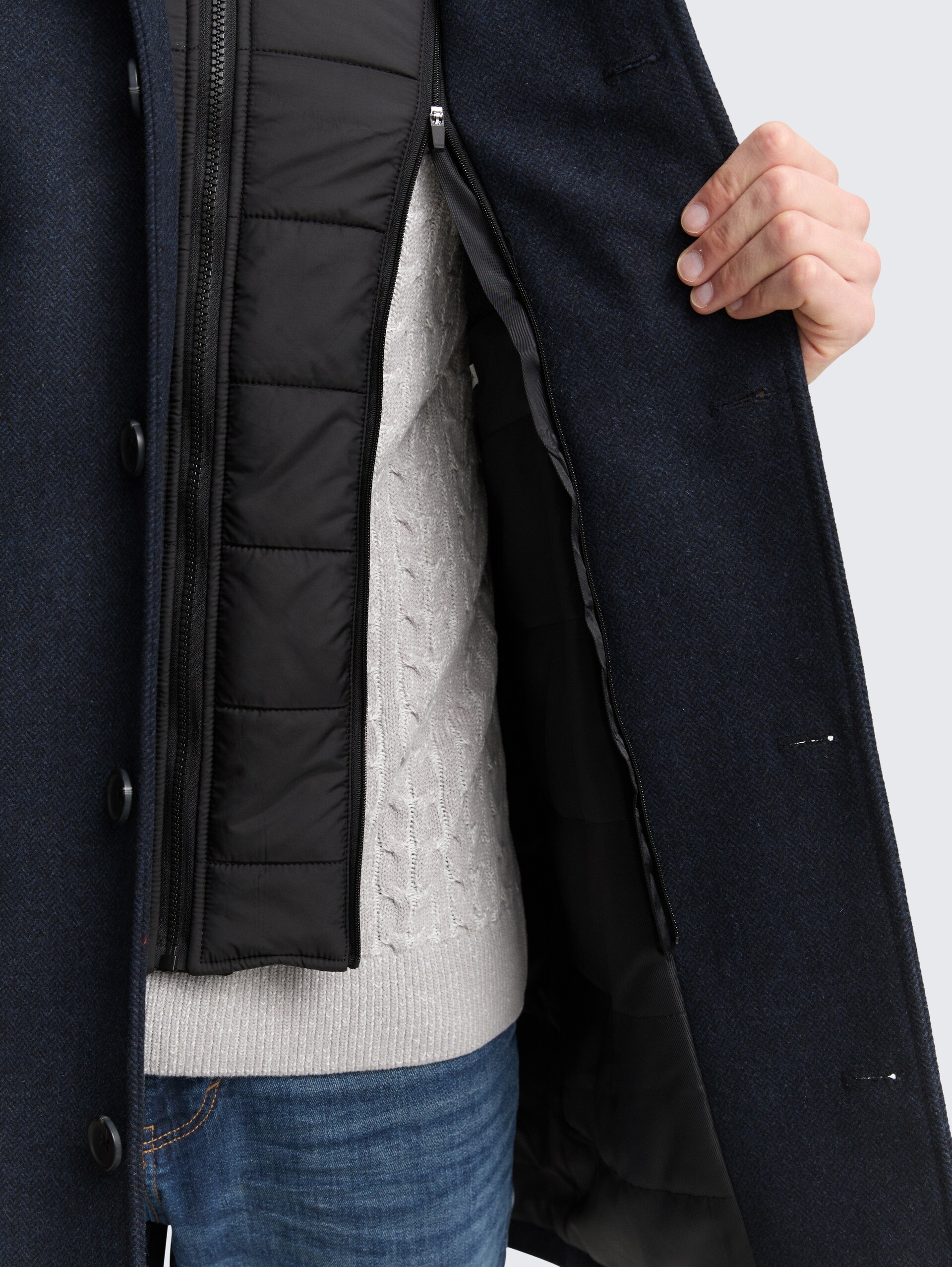 2-in-1 Wollmantel mit abnehmbarer Innenjacke - blue small herringbone - Detail-Model-Ansicht