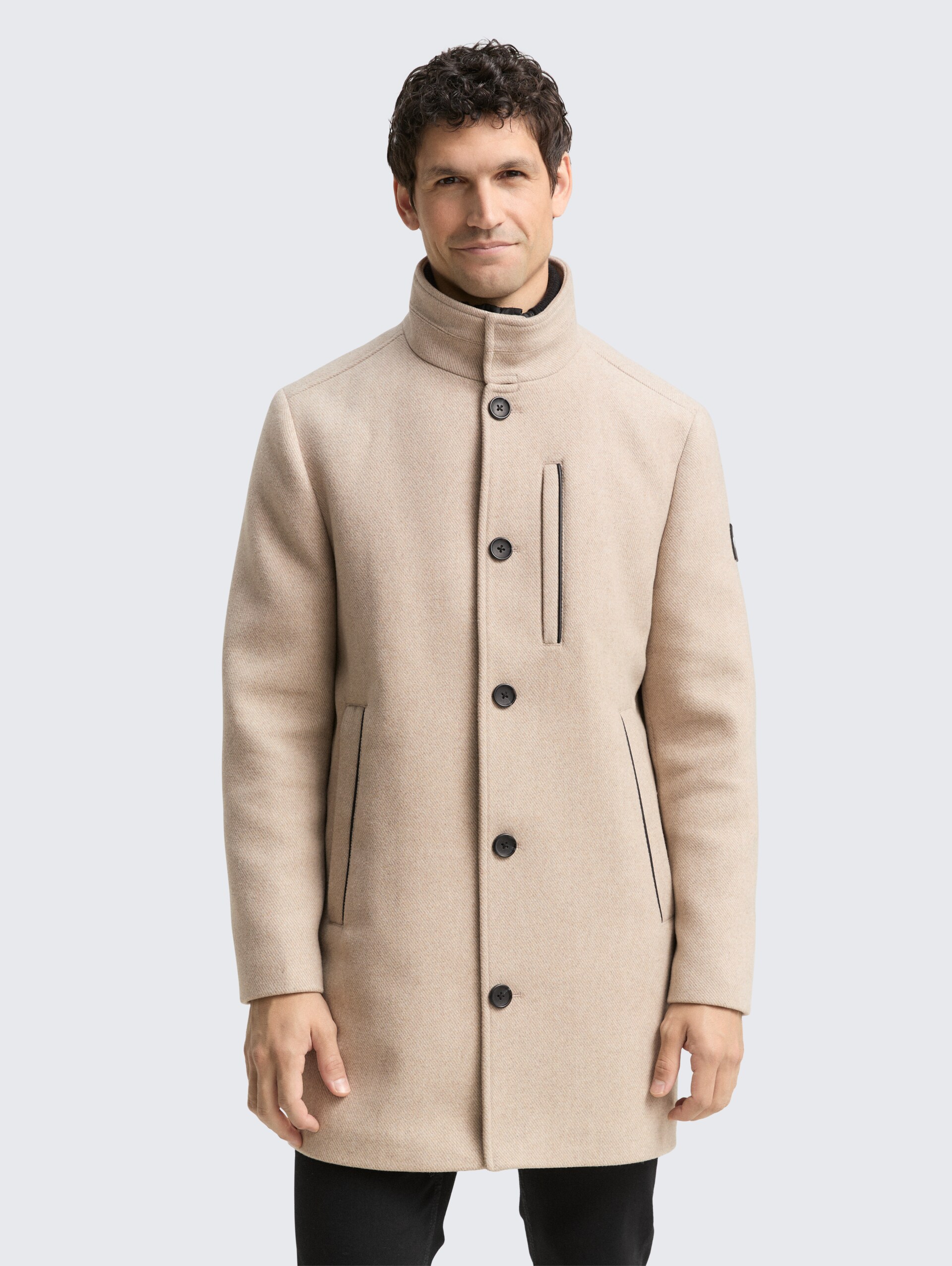 2-in-1 Wollmantel mit abnehmbarer Innenjacke - taupe wool twill - Model-Vorderansicht