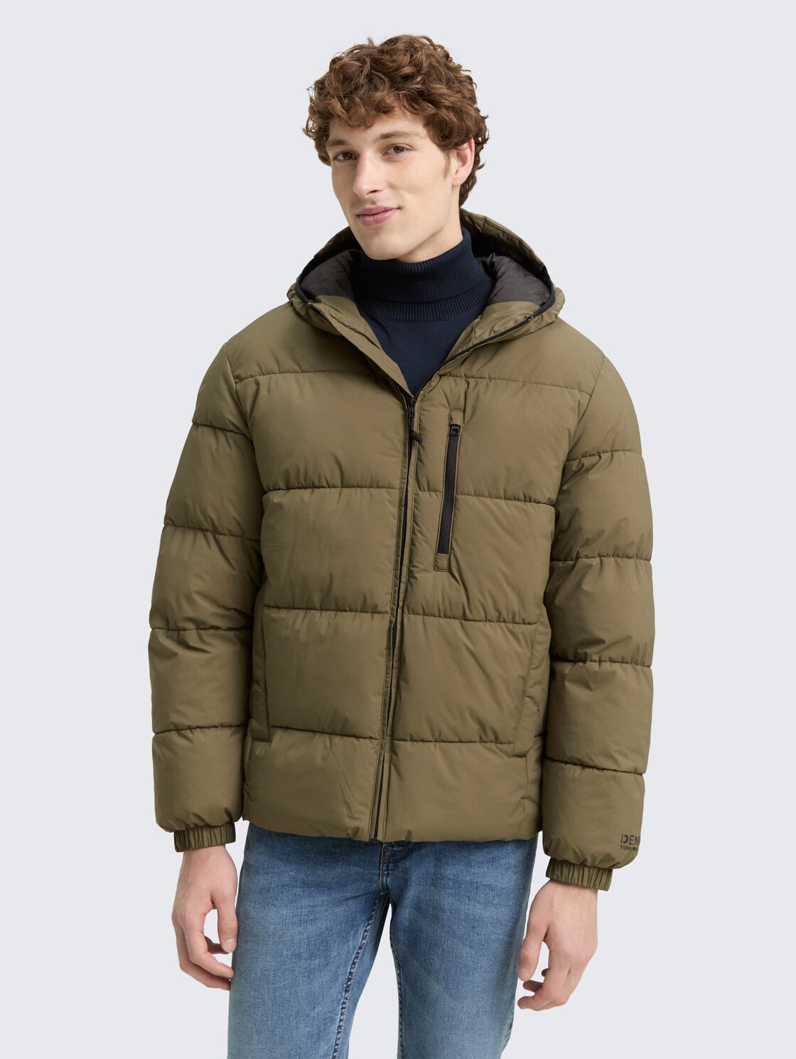 Lightweight Puffer-Jacke mit Kapuze - jungle soil green - Model-Vorderansicht