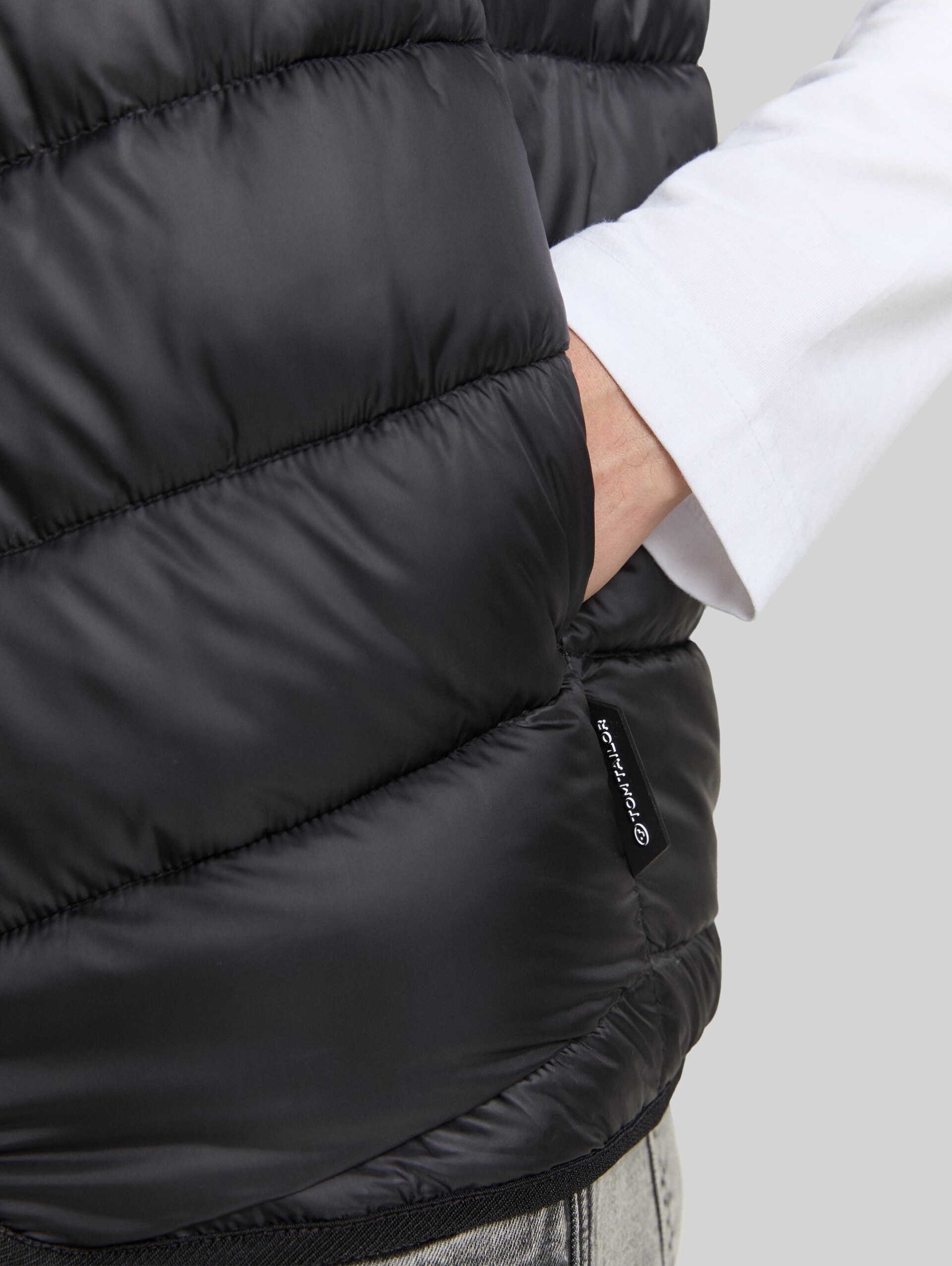 Lightweight Steppweste mit Stehkragen - Black - Detail-Model-Ansicht