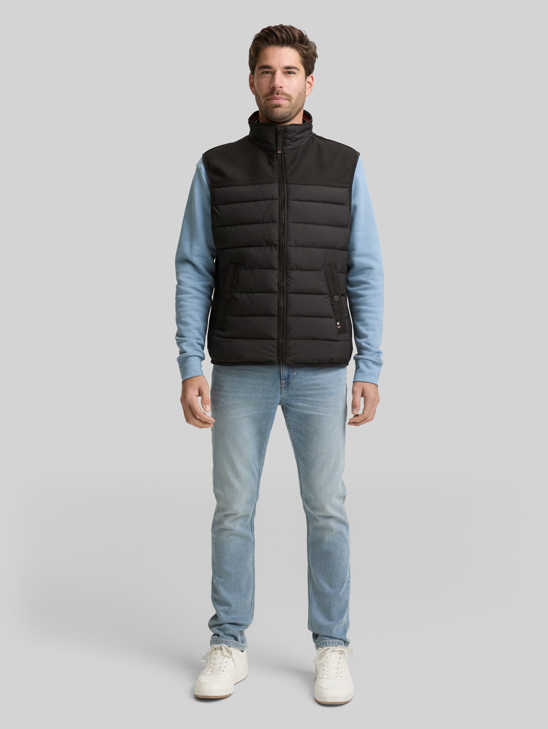 Hybrid Steppweste mit Stehkragen - Black - seitliche Model-Ansicht