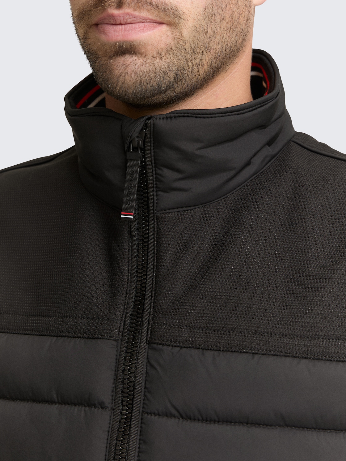 Hybrid Steppweste mit Stehkragen - Black - Detail-Model-Ansicht