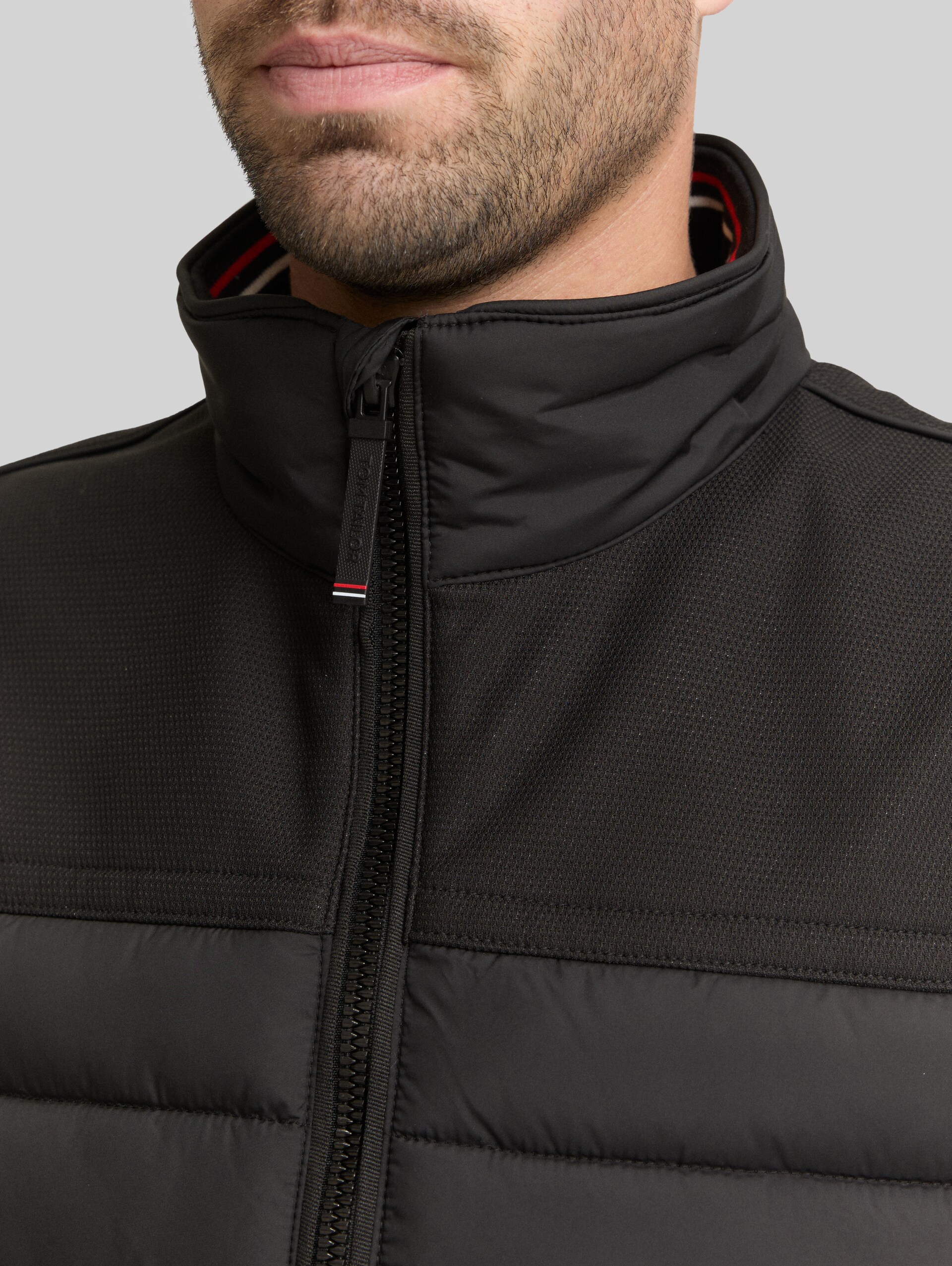 Hybrid Steppweste mit Stehkragen - Black - Detail-Model-Ansicht