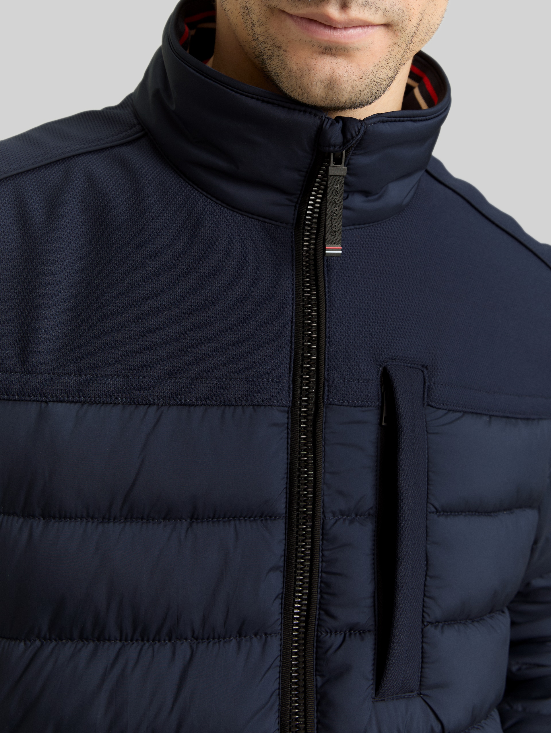Hybrid quilted waistcoat with stand-up collar - sky captain blue - Detail model view