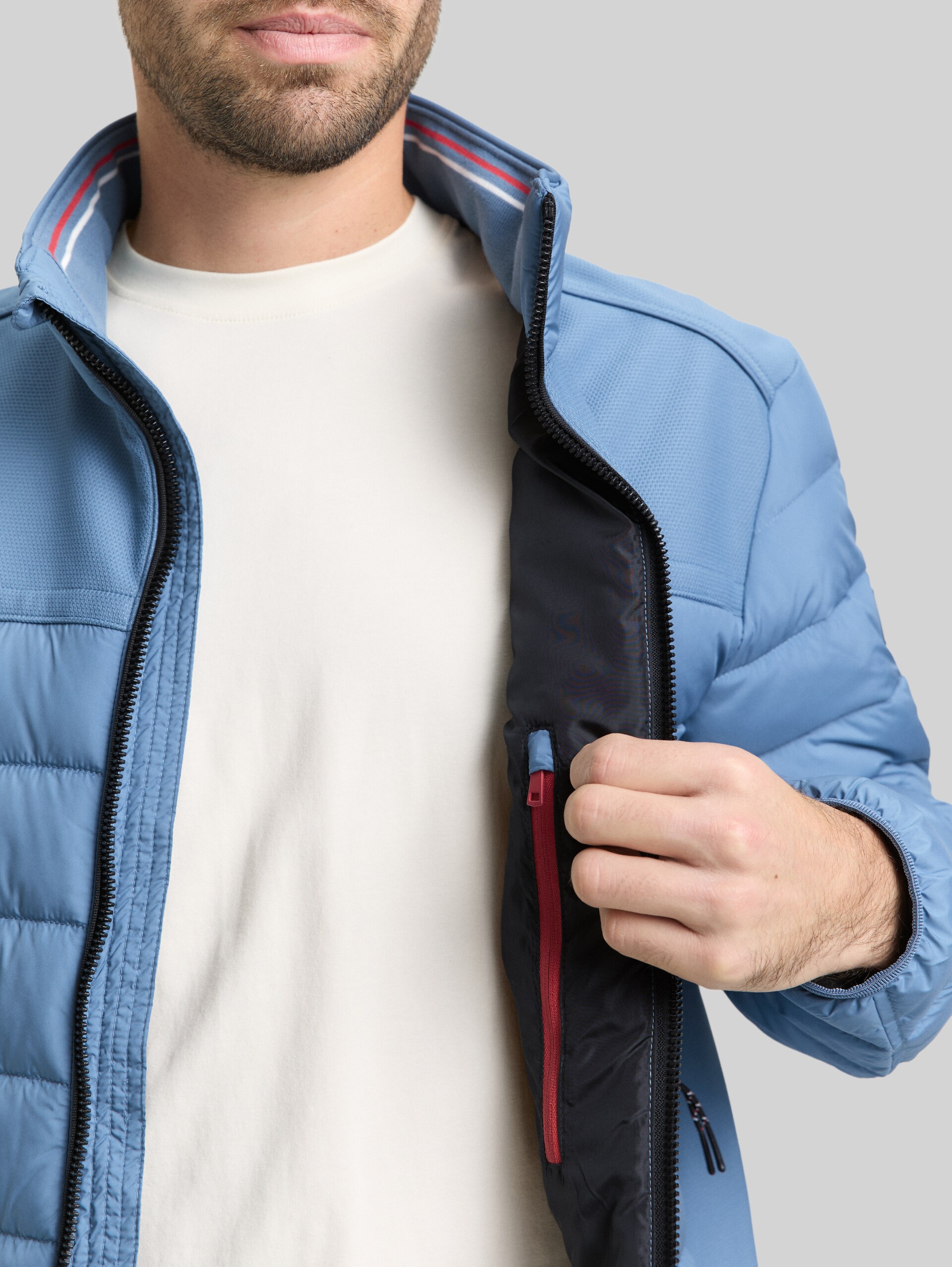 Hybrid quilted waistcoat with stand-up collar - marine blue - Detail model view