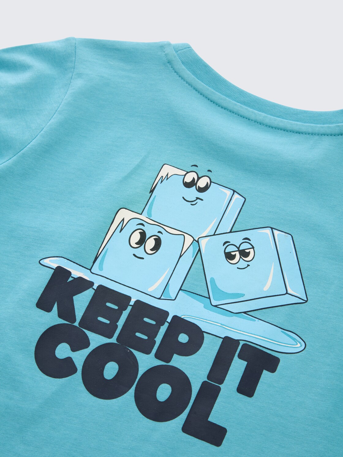 Langarmshirt mit Rückenprint - elixir blue - Detail-Model-Ansicht