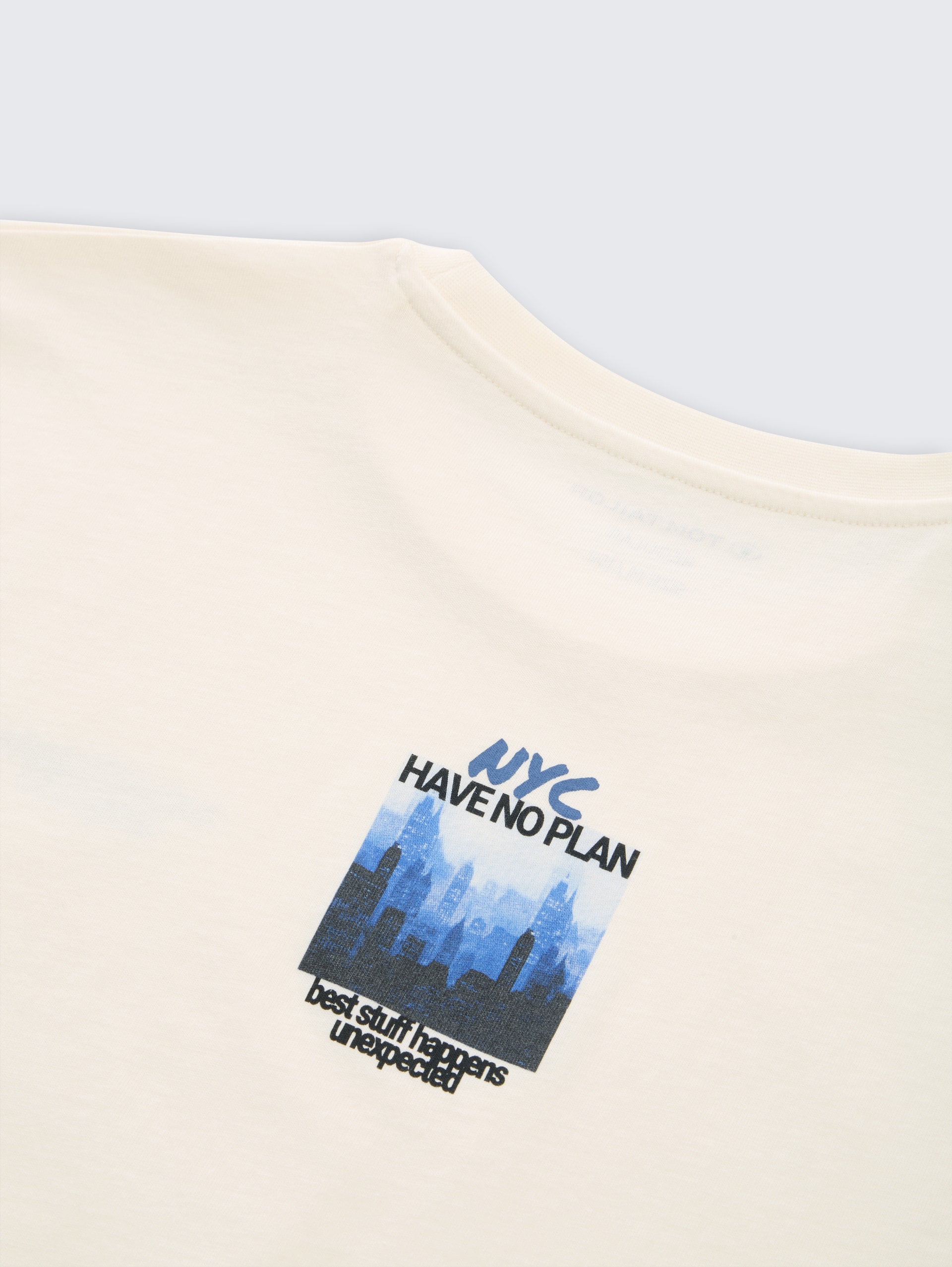 T-Shirt mit Rückenprint - Wool White - Detail-Model-Ansicht