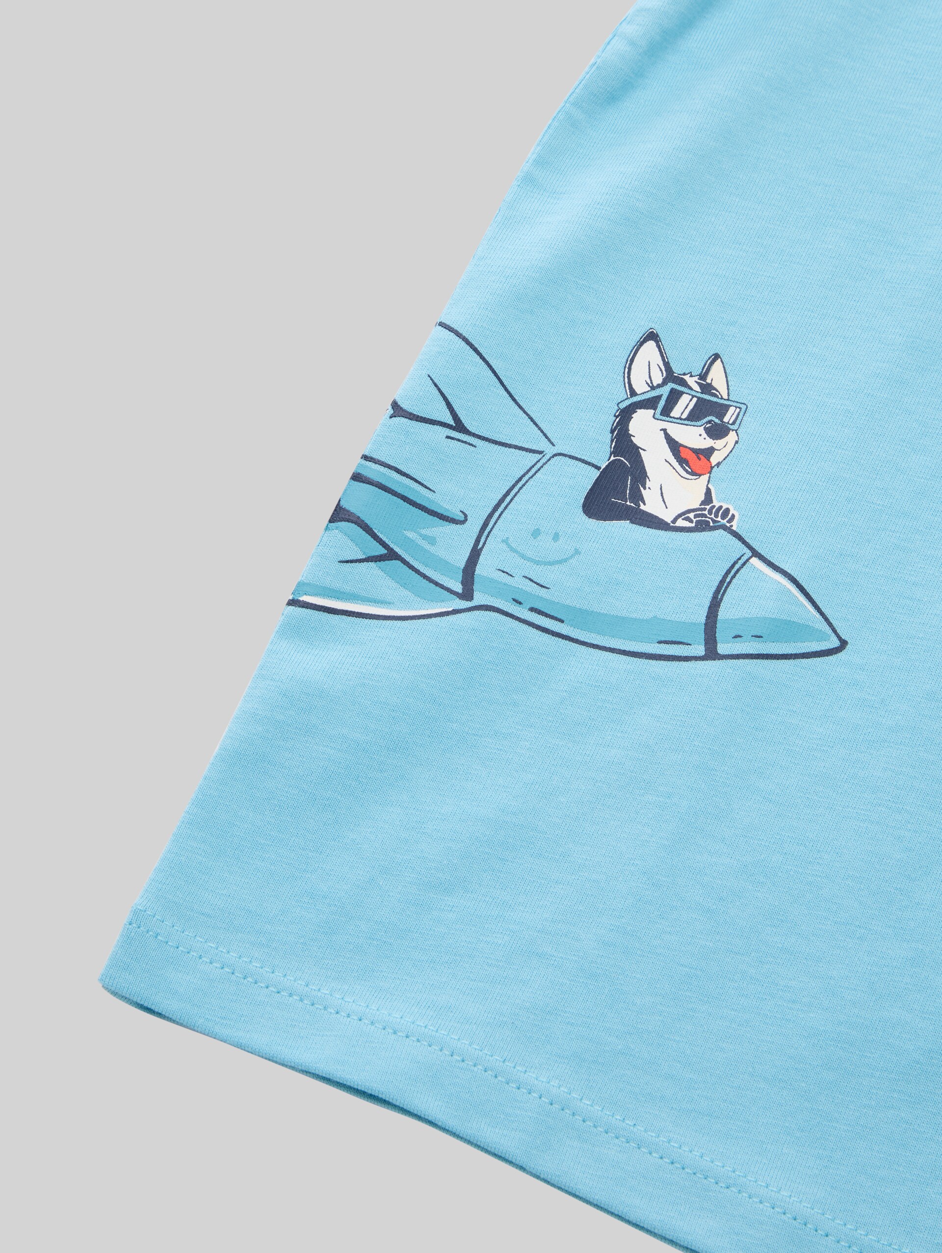 Oversized long-sleeved shirt with back print - elixir blue - Detail model view