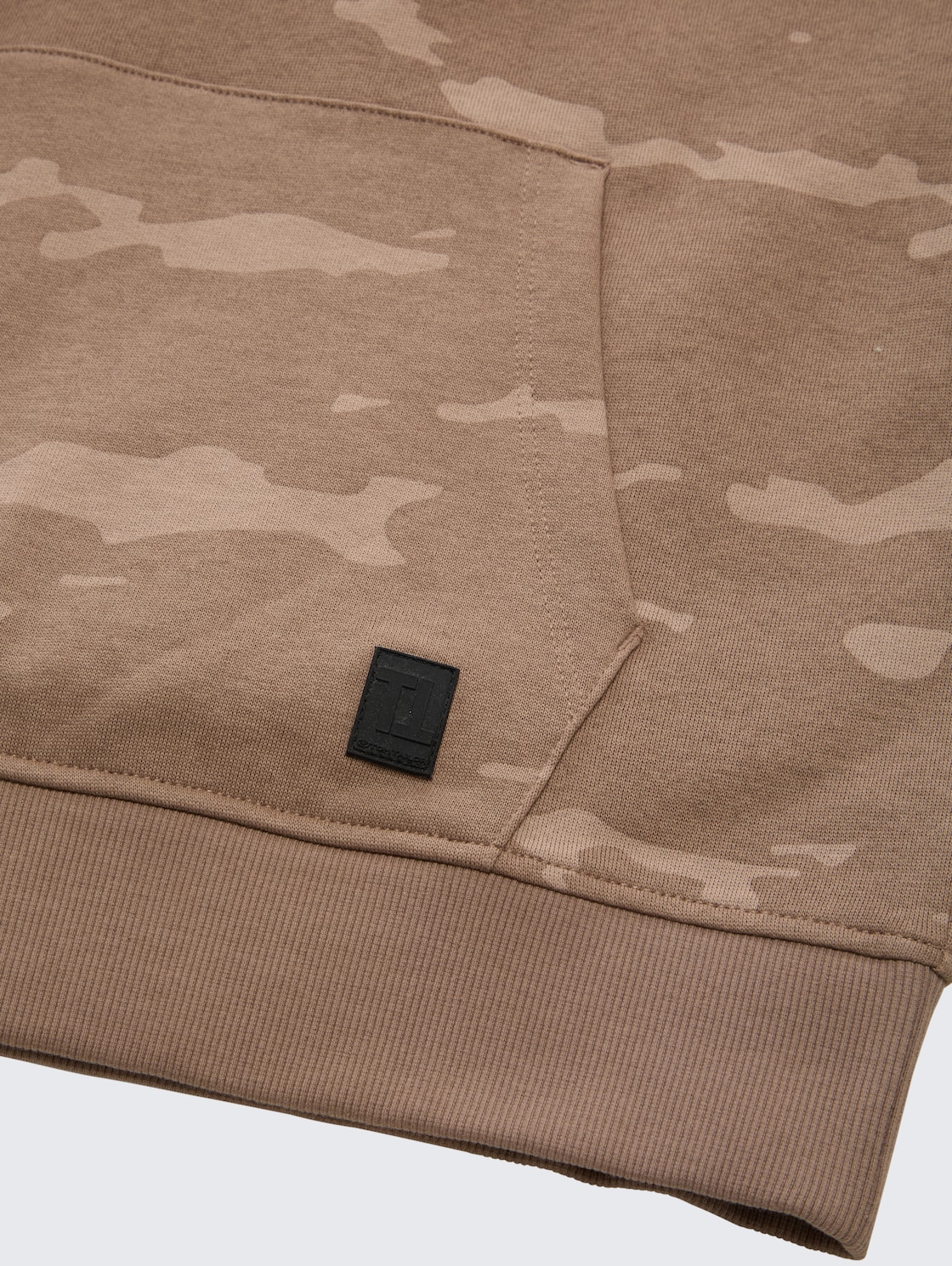 Oversize Hoodie Sweatshirt mit Allover-Print - spotted taupe design - Detail-Model-Ansicht