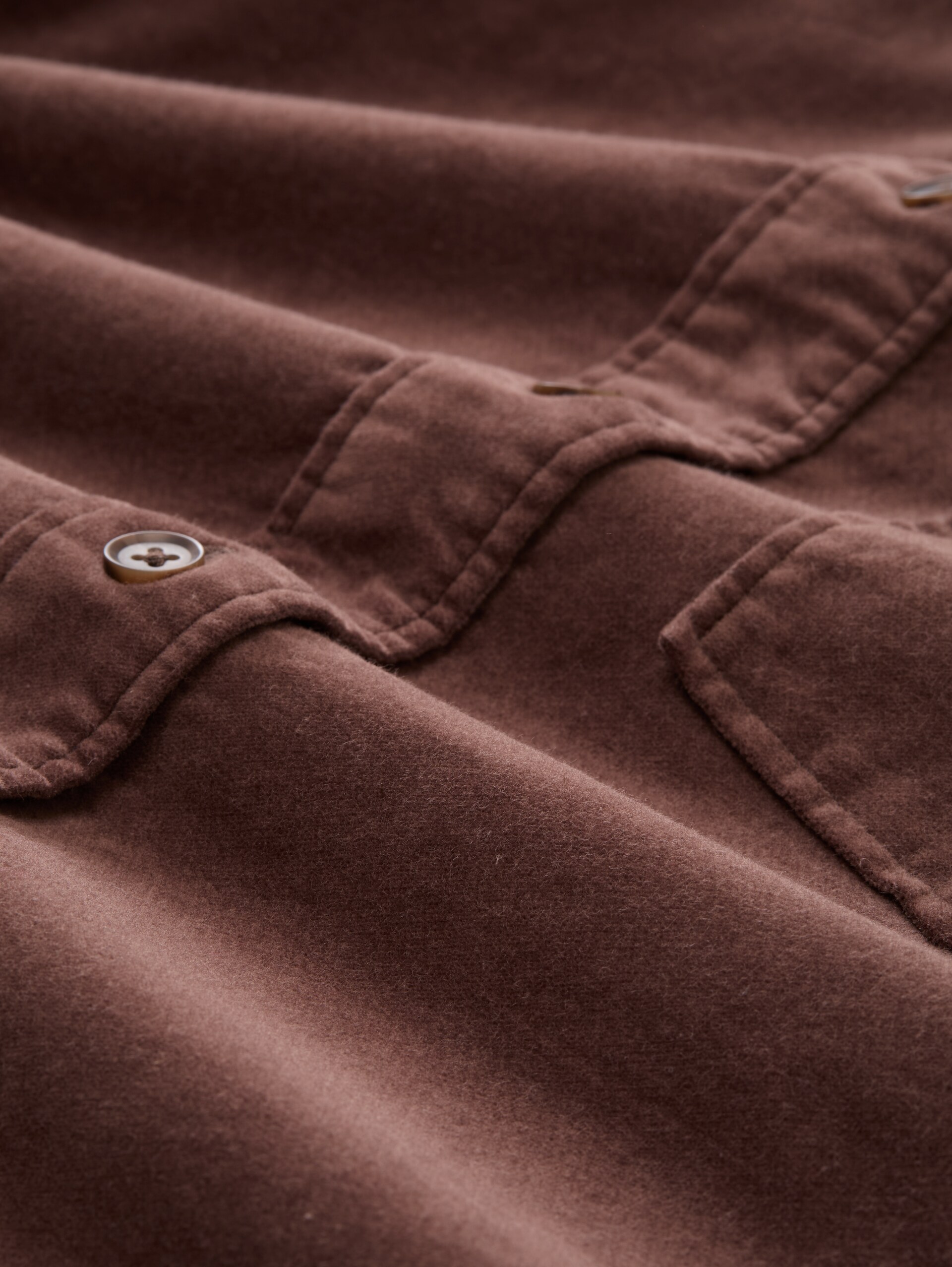 Boxy Fit Hemdbluse aus Samt - soft chocolate brown - Material-Ansicht