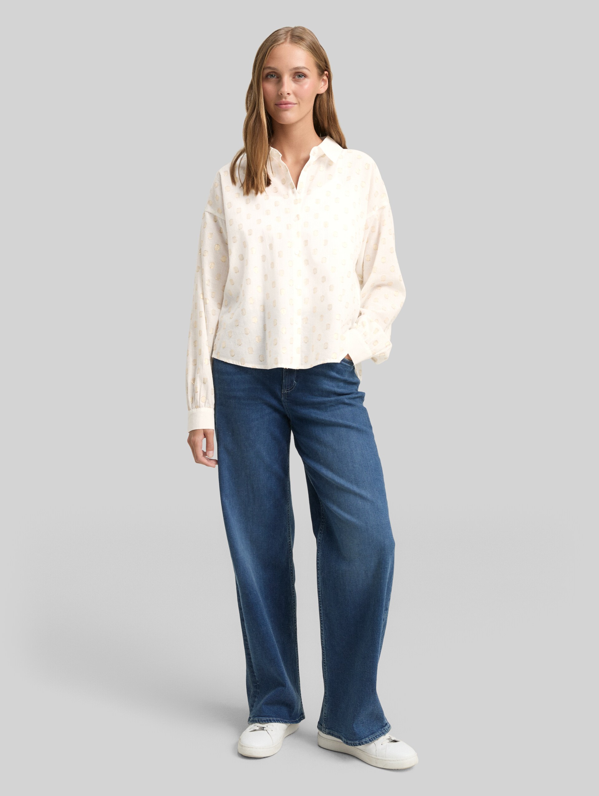 Shirt blouse with glitter dot pattern - glitter dot - Model front view