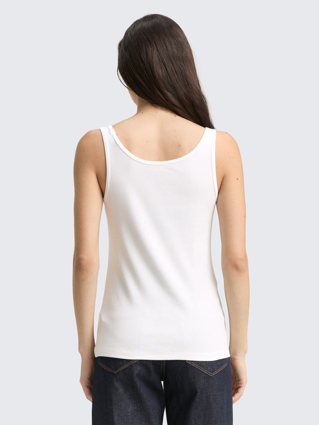 Basic Slim Fit Top - Whisper White - Auschnitt Model-Rückansicht