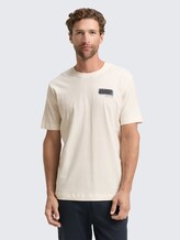 T-Shirt mit Print - Gardenia White - Ausschnitt Model-Vorderansicht