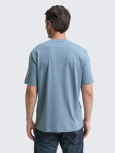 T-Shirt mit Print - faded denim blue - Auschnitt Model-Rückansicht