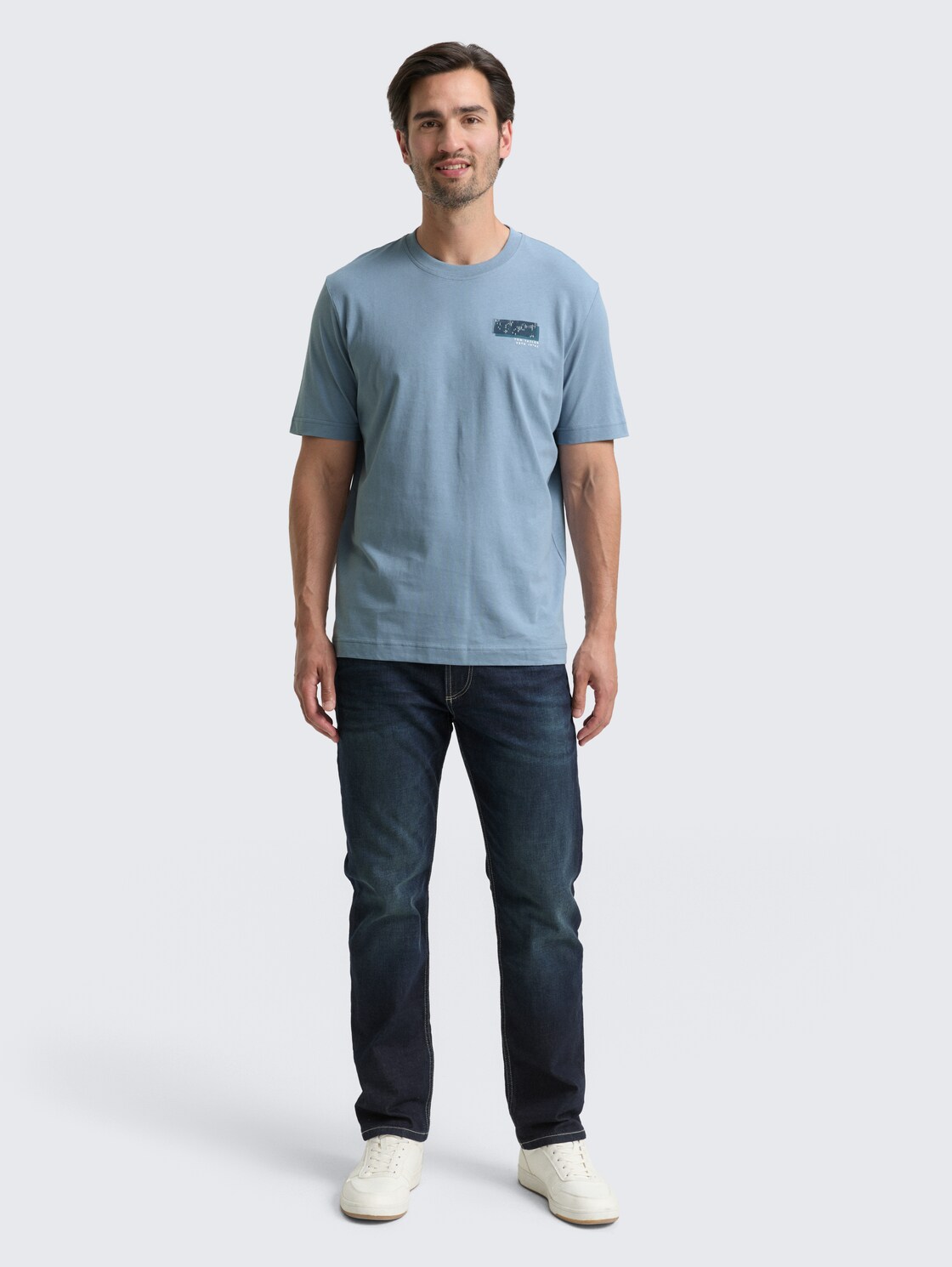 T-Shirt mit Print - faded denim blue - Model-Vorderansicht
